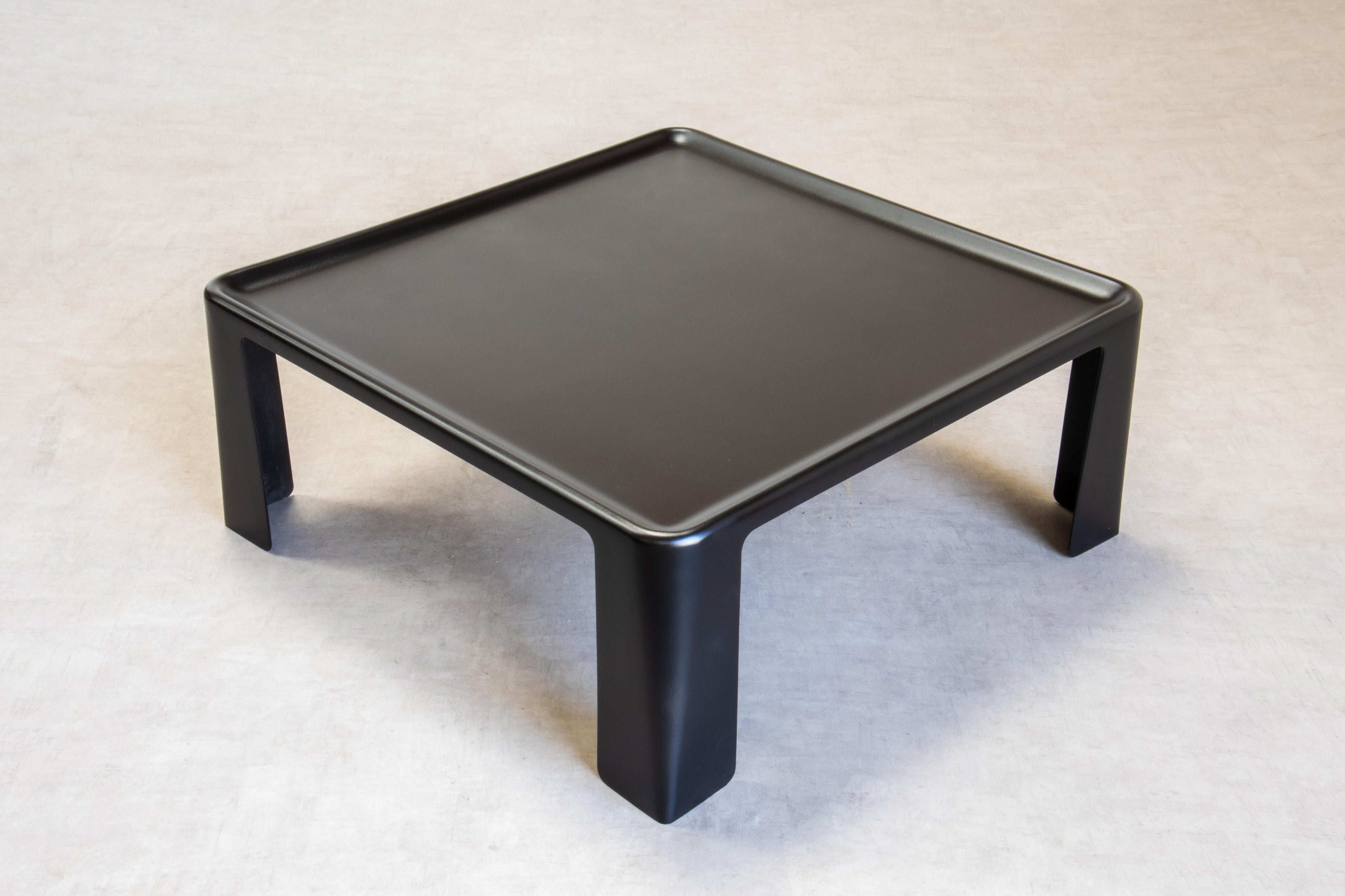 Coffee_Table,_Mario_Bellini_For_C&B_Italia,_Fiberglass,_1970s,_Italy