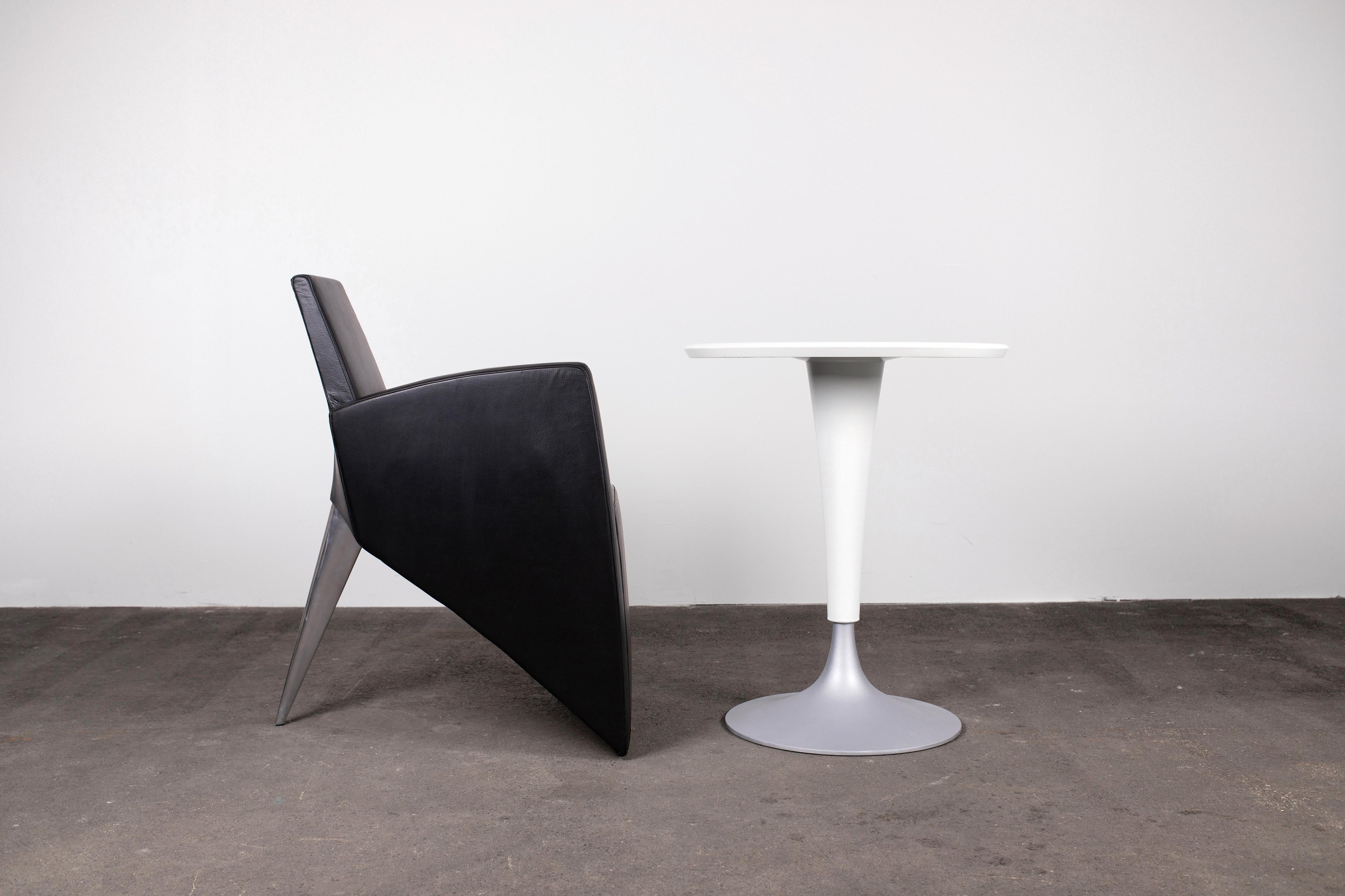 Set_of_2_Outdoor_Tulip_Bar_Table_by_Philippe_Starck_for_Driade,_White_Round_Table