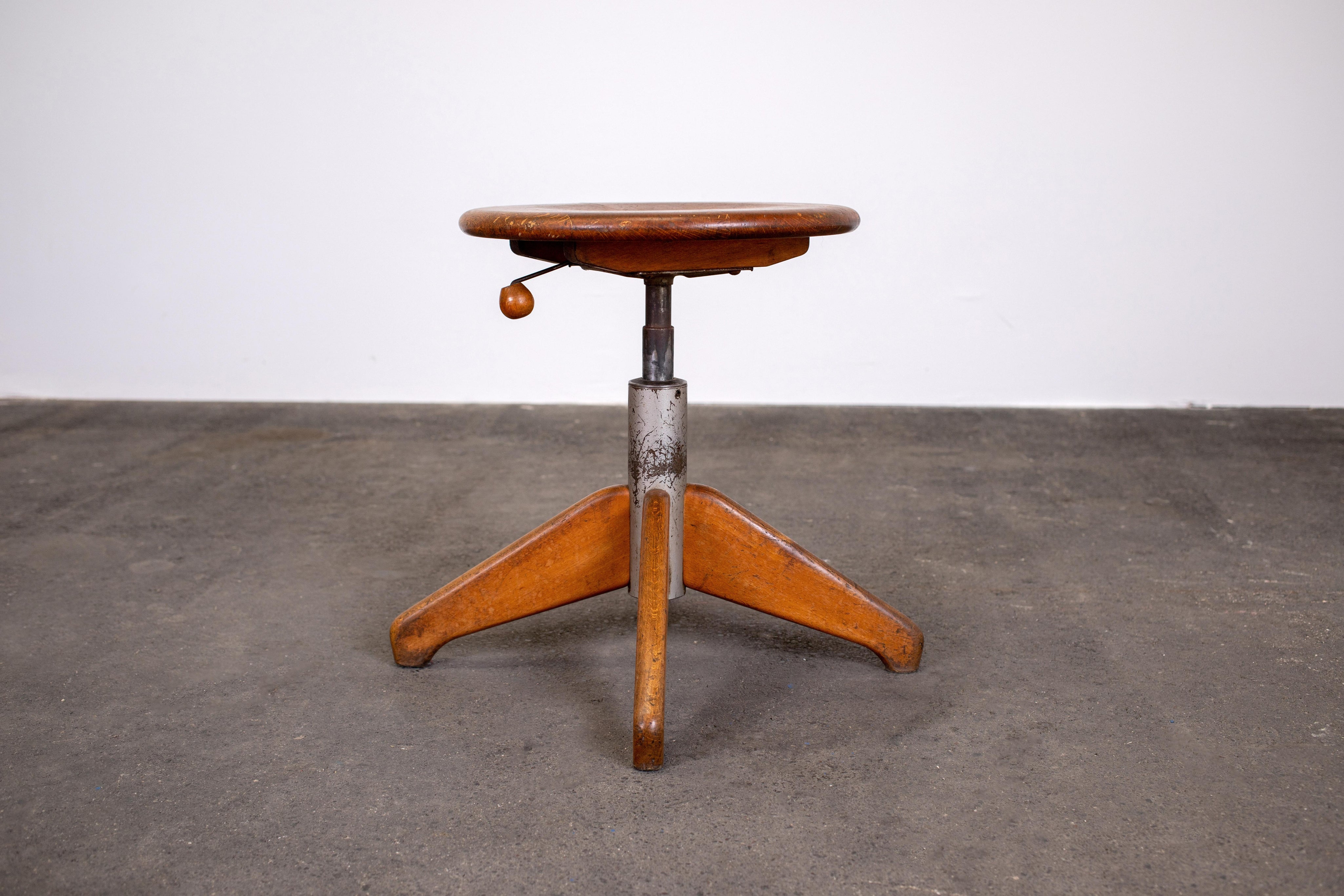 Swivel_Stool,_Art_Deco_Style,_Patinated_Oak,_Switzerland-Germany
