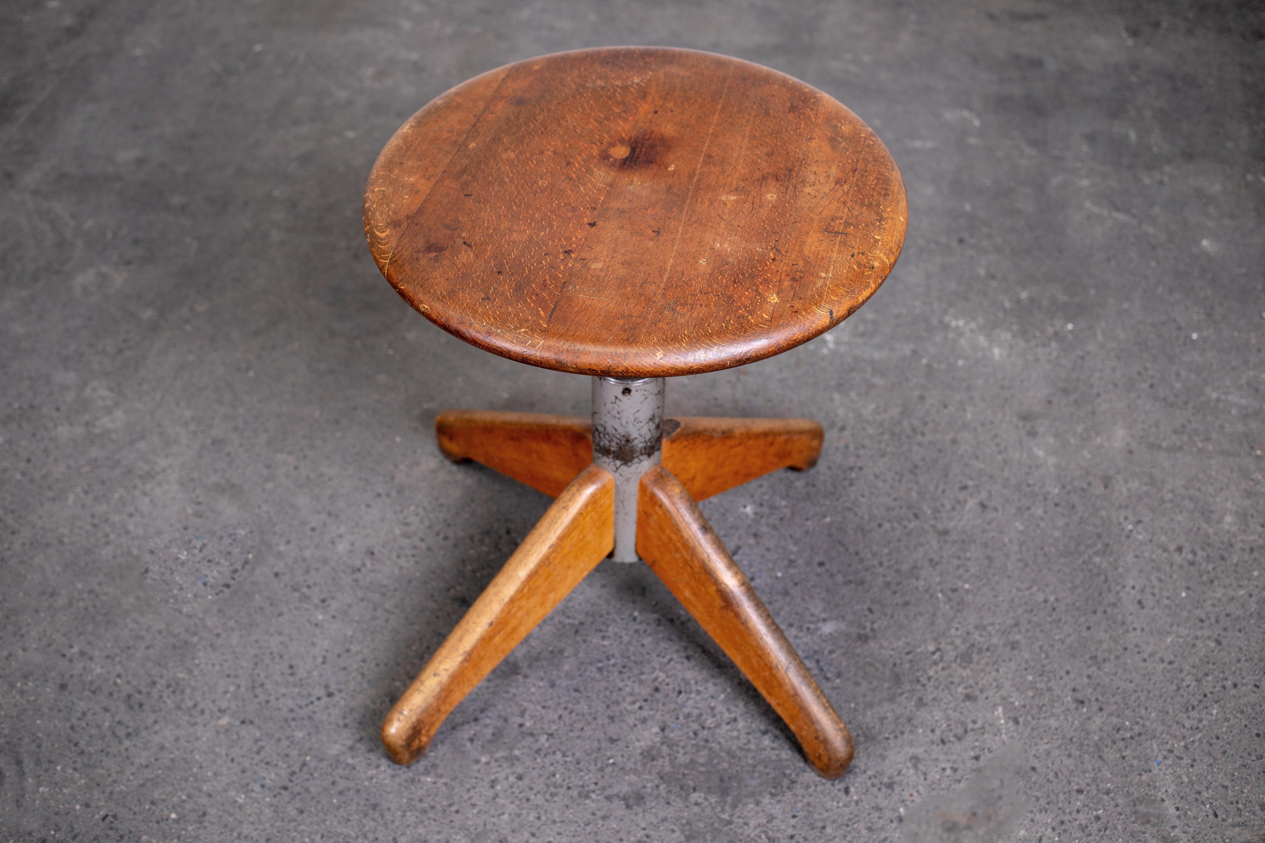 Swivel_Stool,_Art_Deco_Style,_Patinated_Oak,_Switzerland-Germany