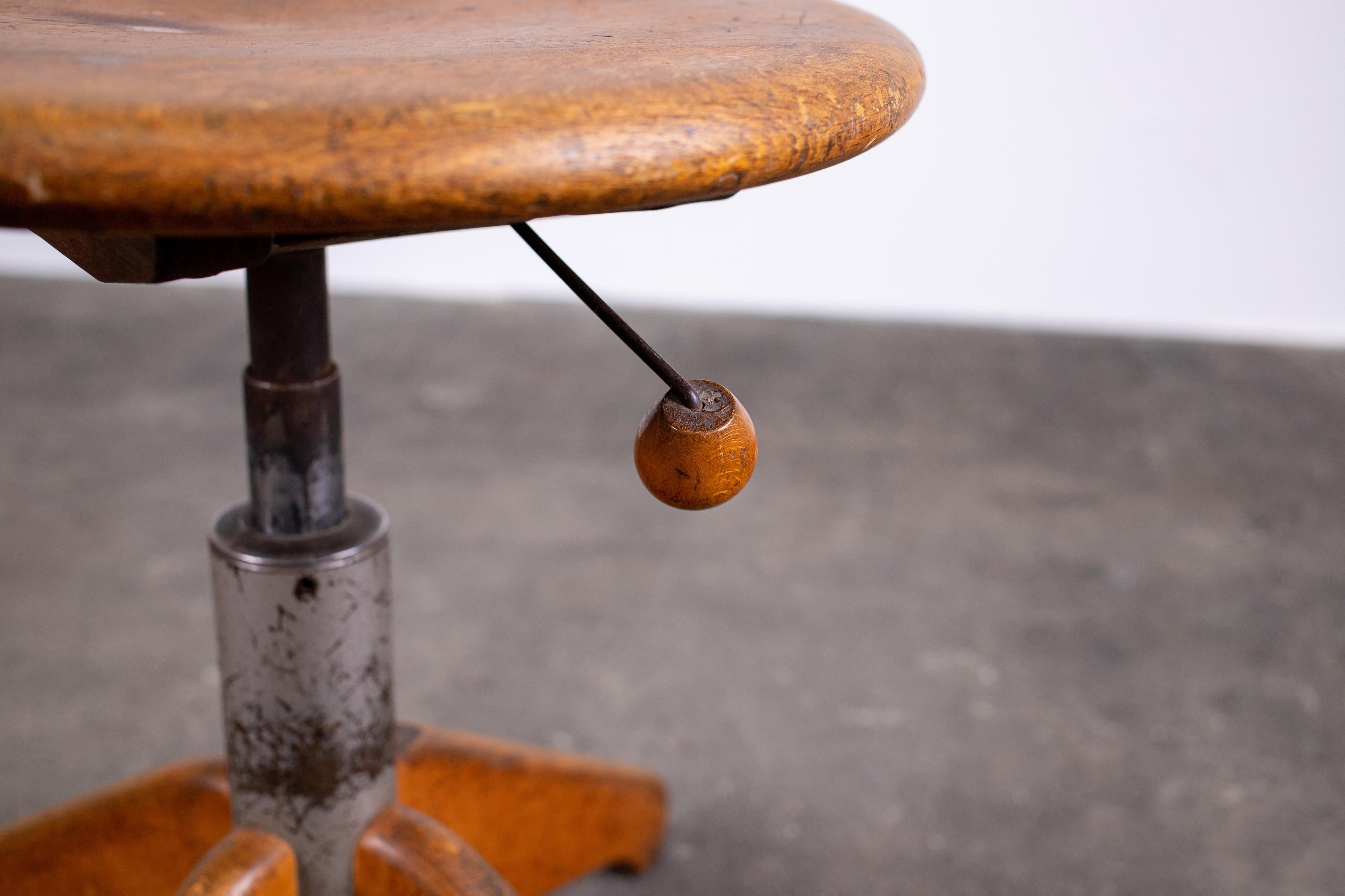 Swivel_Stool,_Art_Deco_Style,_Patinated_Oak,_Switzerland-Germany