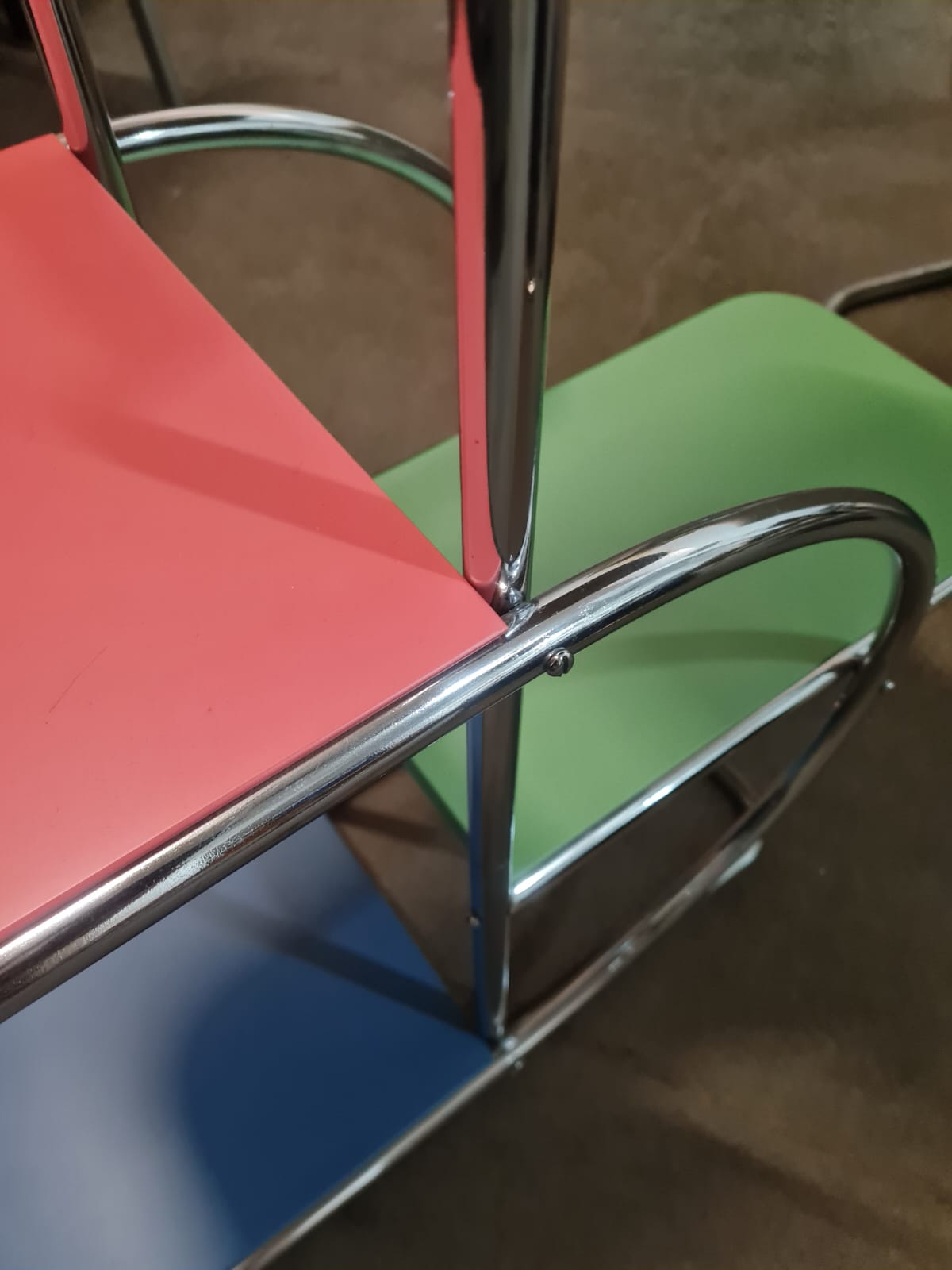 Functionalist_Tubular_Flower_Table
