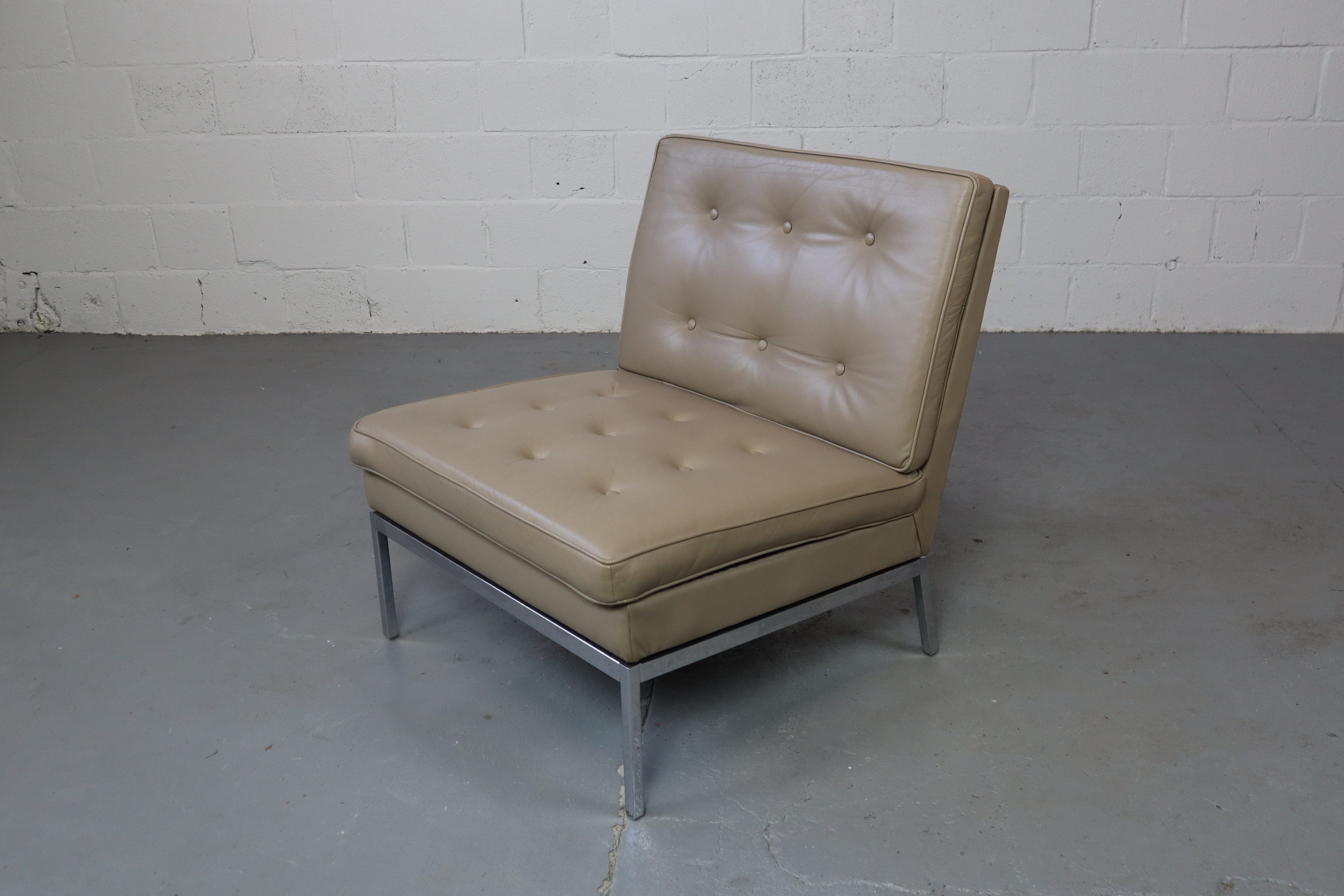 Florence_Knoll_leather_lounge_chair_mod._65_for_Knoll_International