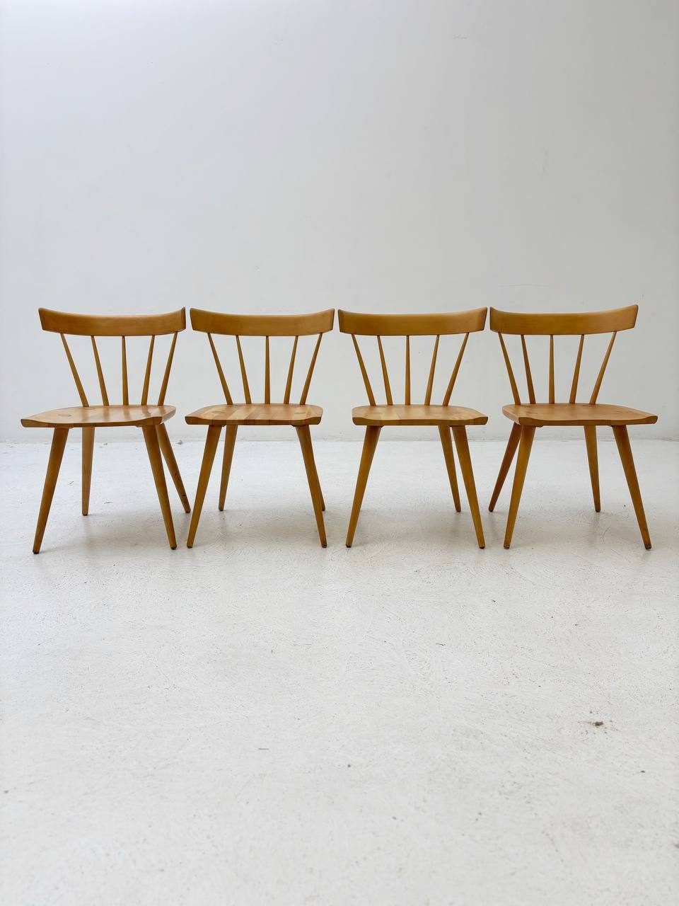 Set_of_4_Mid-Century_rung_chair_by_Paul_McCobb_Planner_Group_1920s