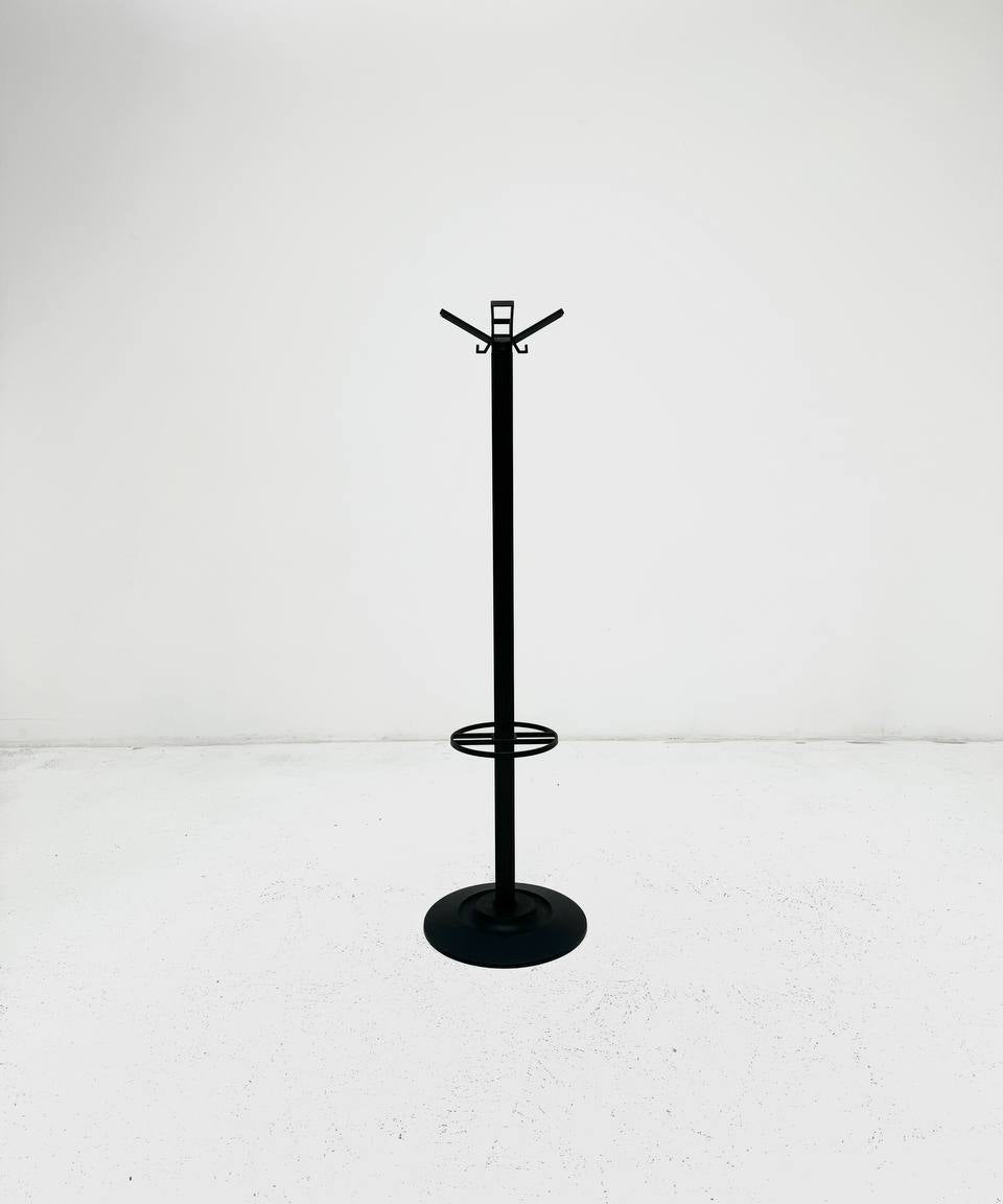 Coat_Stand_by_Michele_De_Lucchi_&_Tadao_Takaichi_for_Kartell