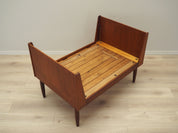 Teak_bed,_Danish_design,_1970s,_production:_Denmark