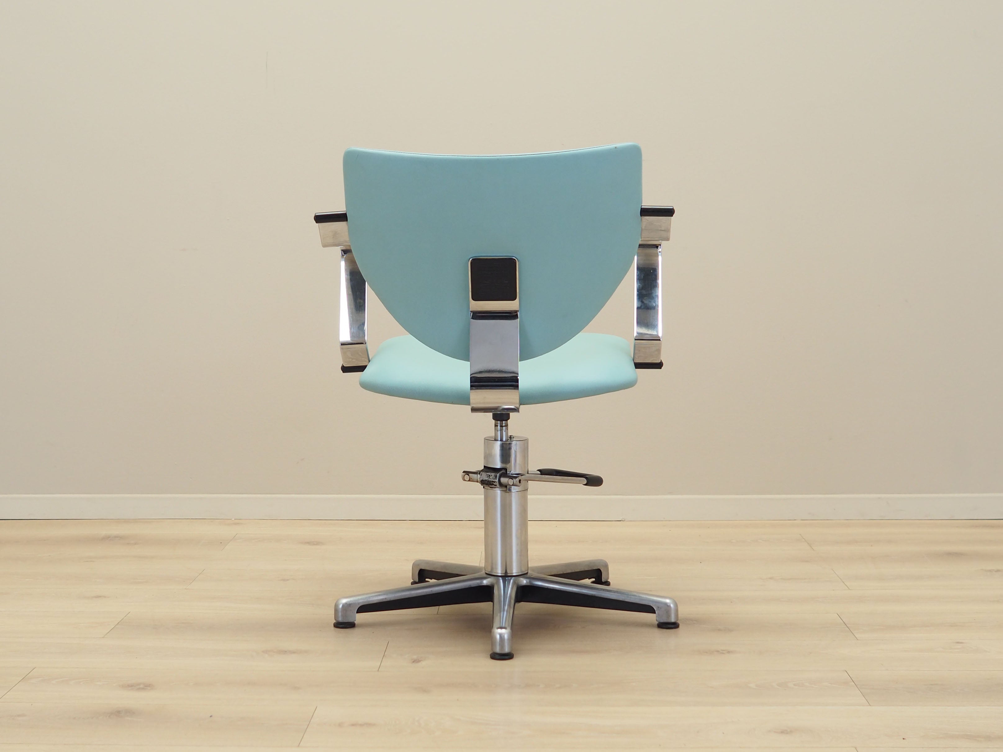 Hairdressing_chair,_Danish_design,_1980s,_production:_Denmark