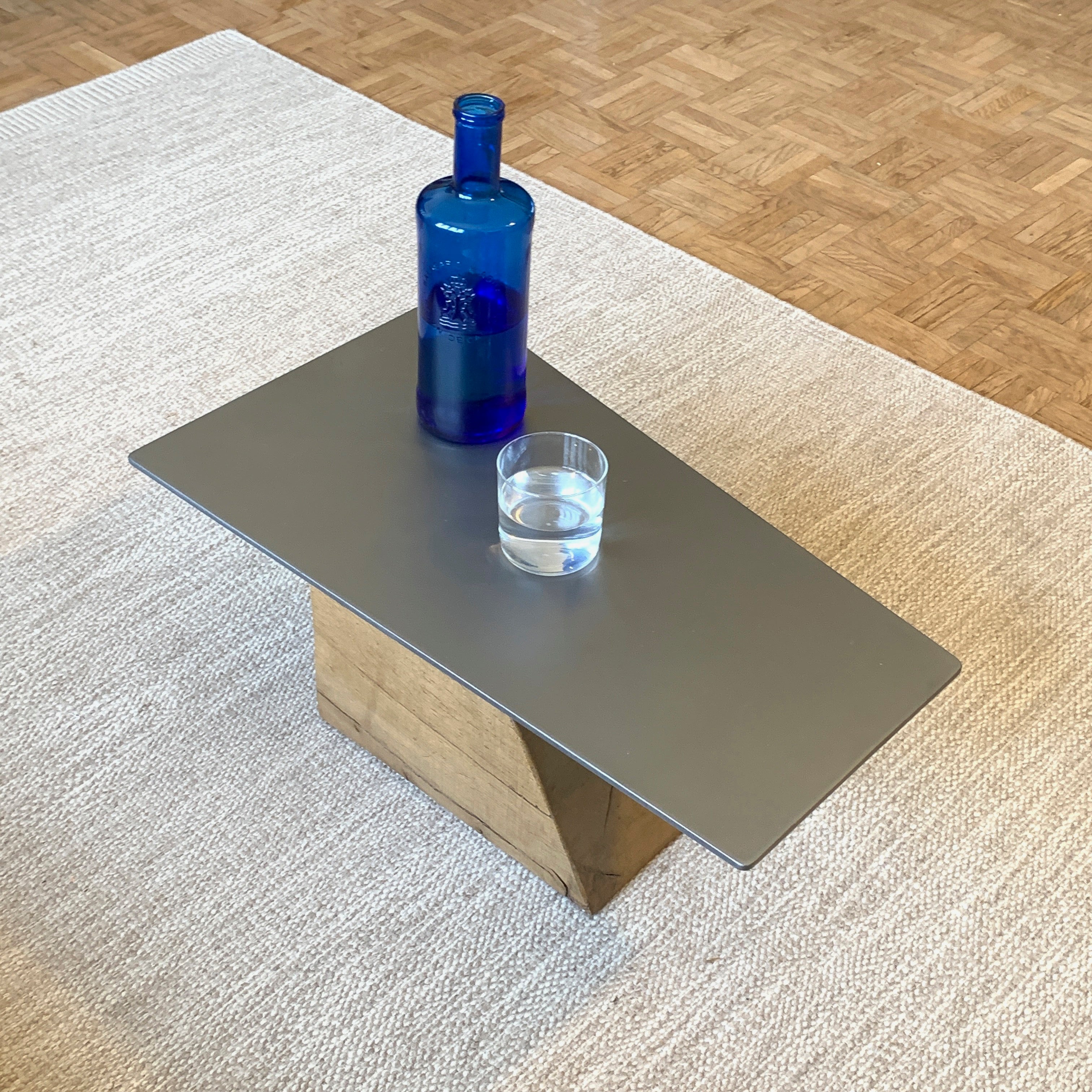 om21_side/night_table