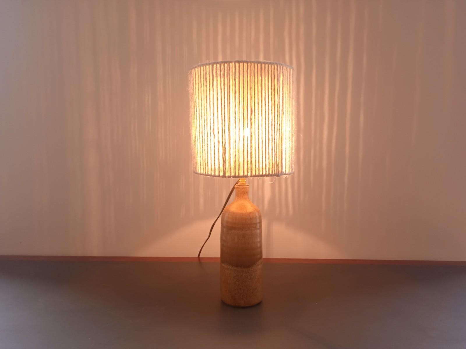 Mid-Centrury_French_Ceramic_Table_Lamp_with_Lampshade_in_Rope