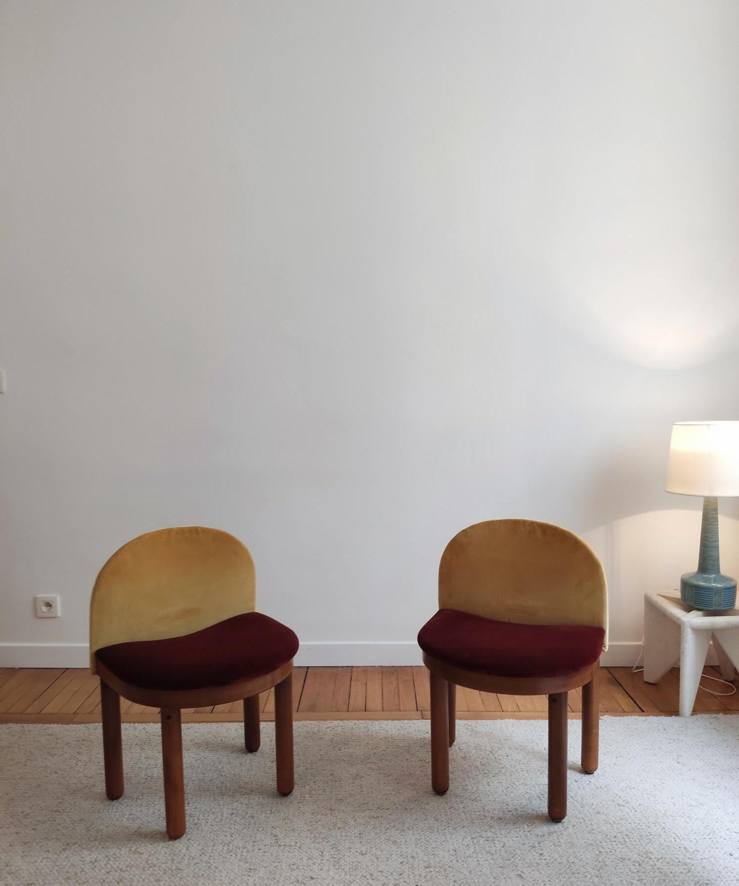 Set_of_2_italian_wood_and_velvet_chairs
