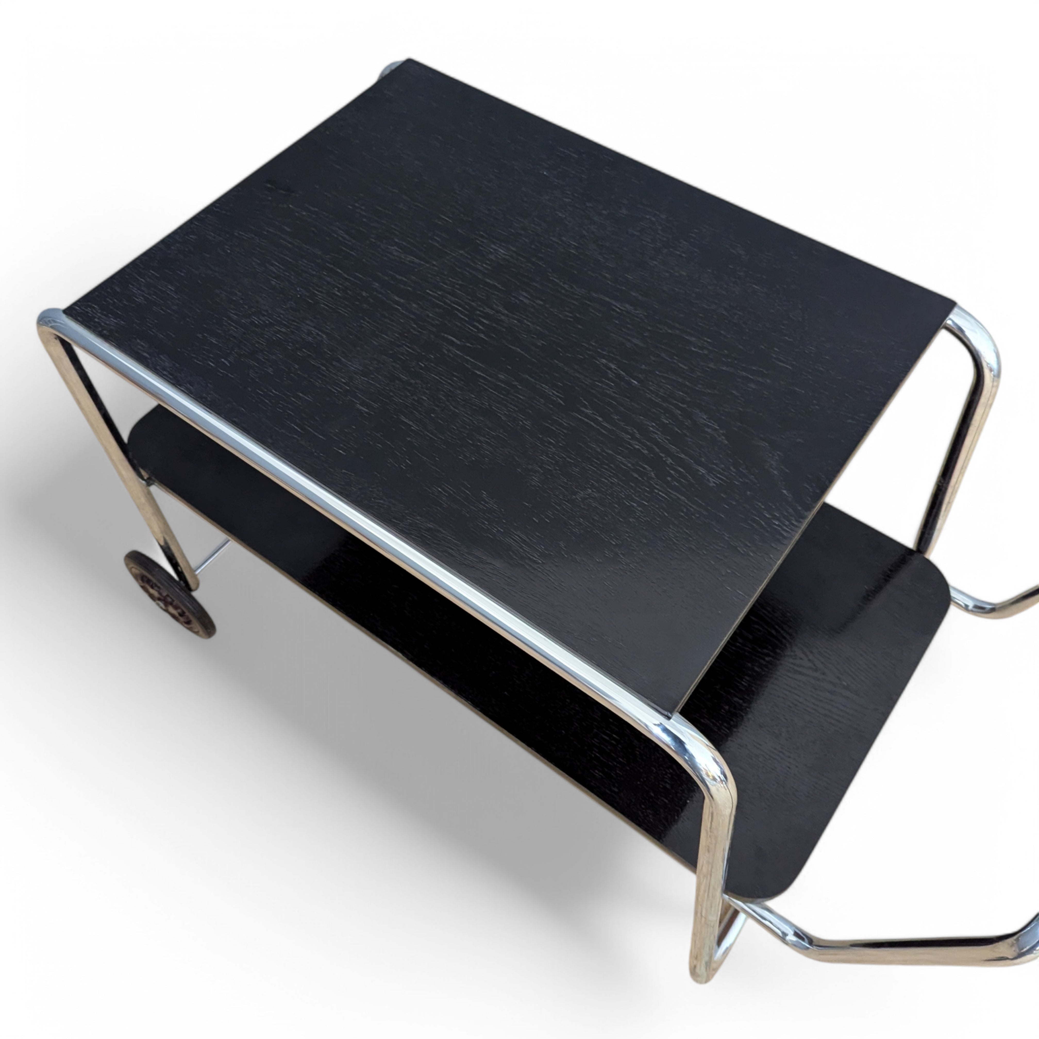 Bauhaus_tubular_steel_serving_cart_by_Robert_Slezák,_1930s