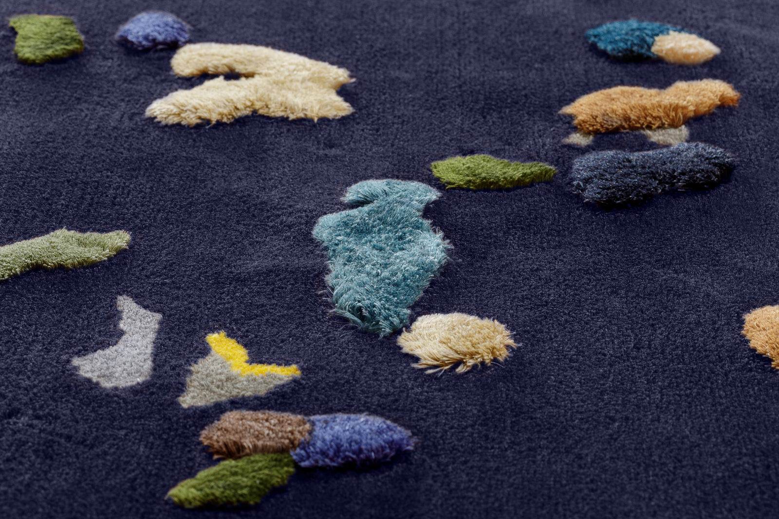Chaos_Linen_Rug,_blue_200x200cm