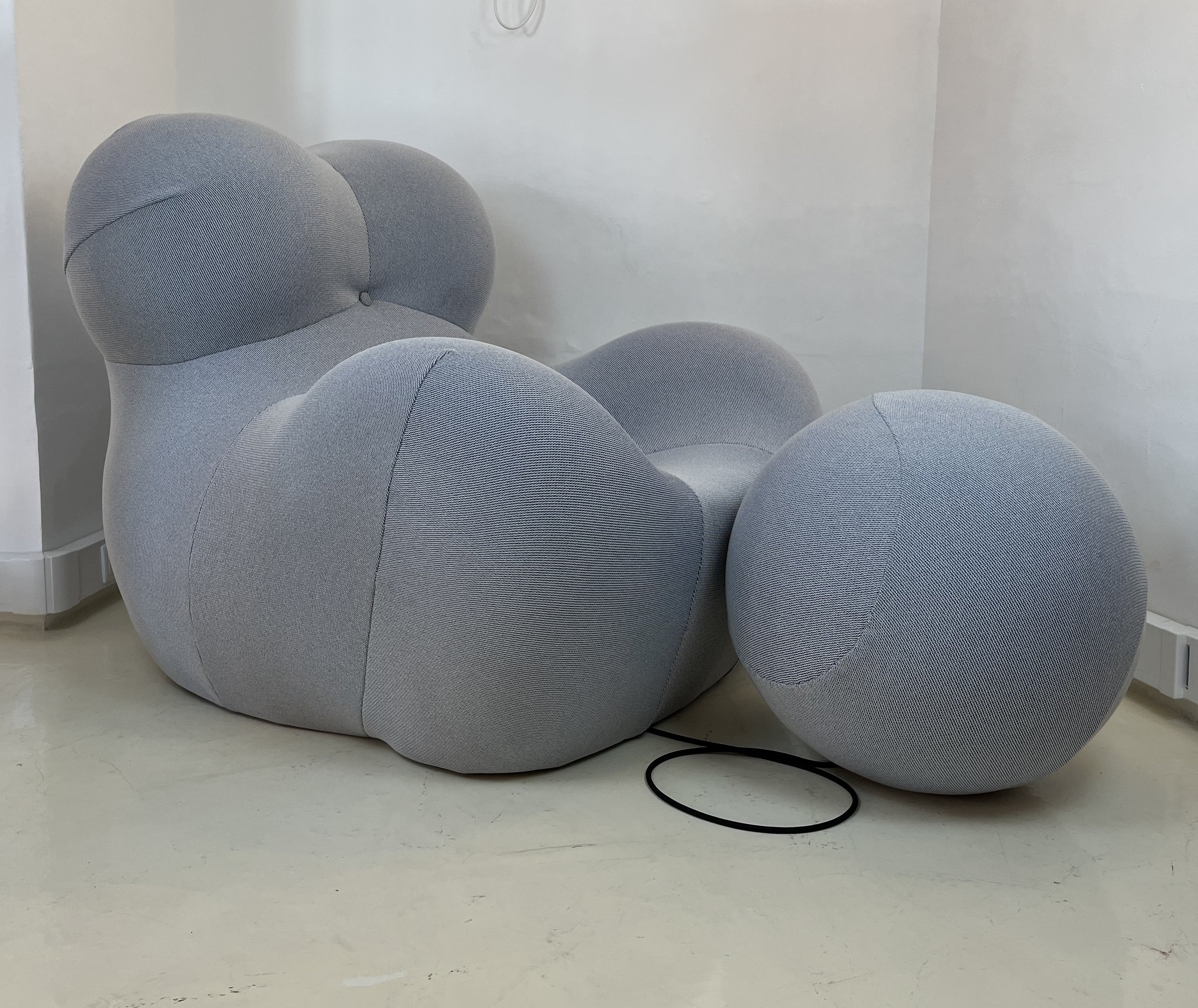 Set_of_Big_Mama_Chairs_by_Gaetano_Pesce_for_B&b_Italia
