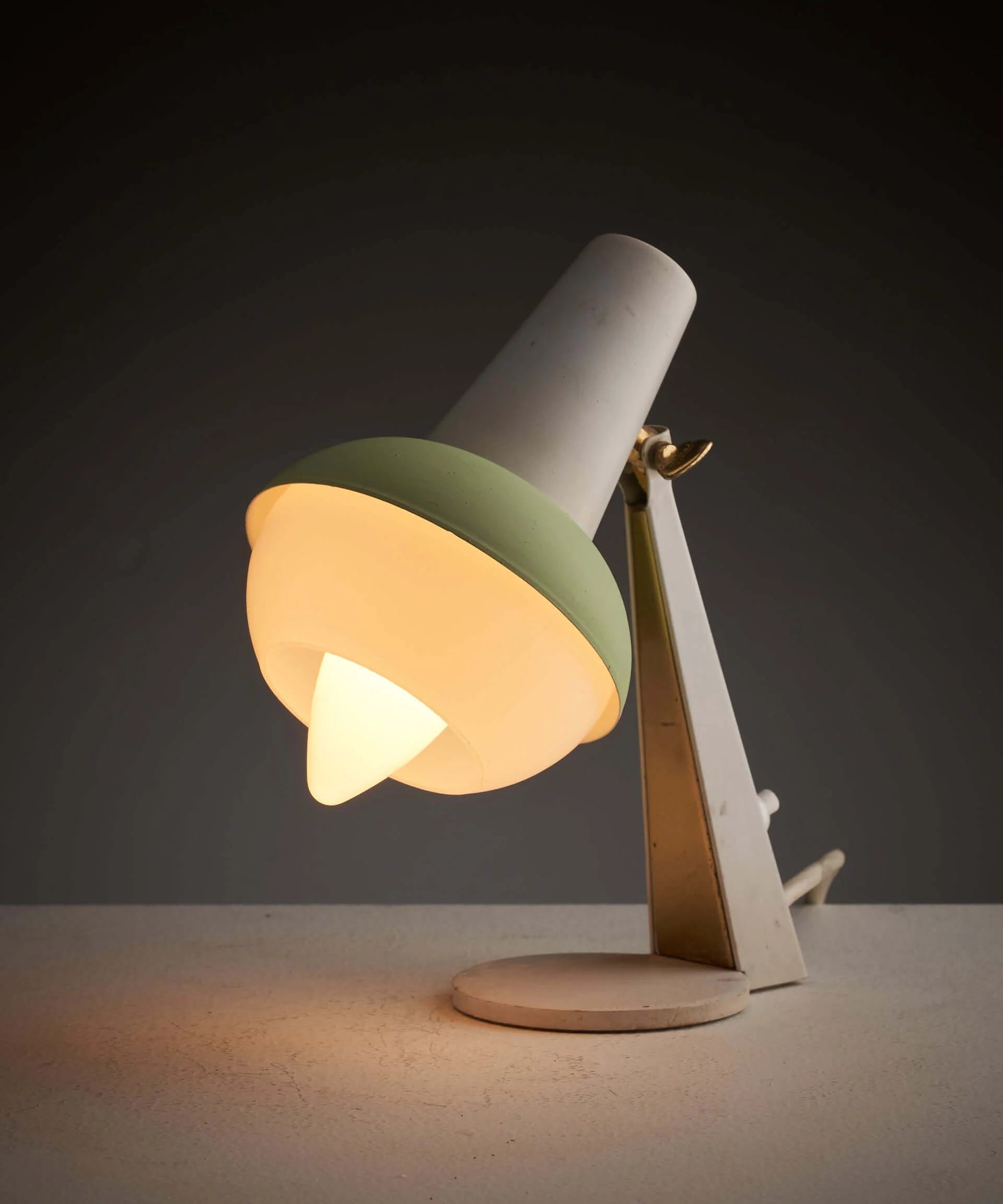 Table_Lamp,_Green_Metal_Shade,_Brass_Details,_1960s,_Europe