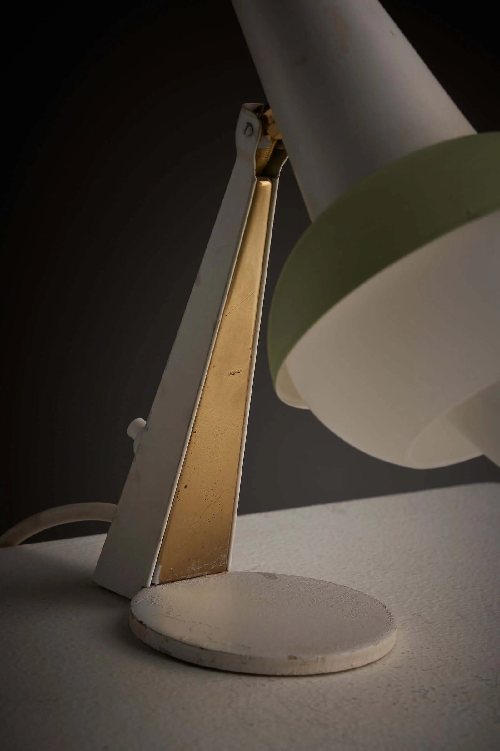 Table_Lamp,_Green_Metal_Shade,_Brass_Details,_1960s,_Europe
