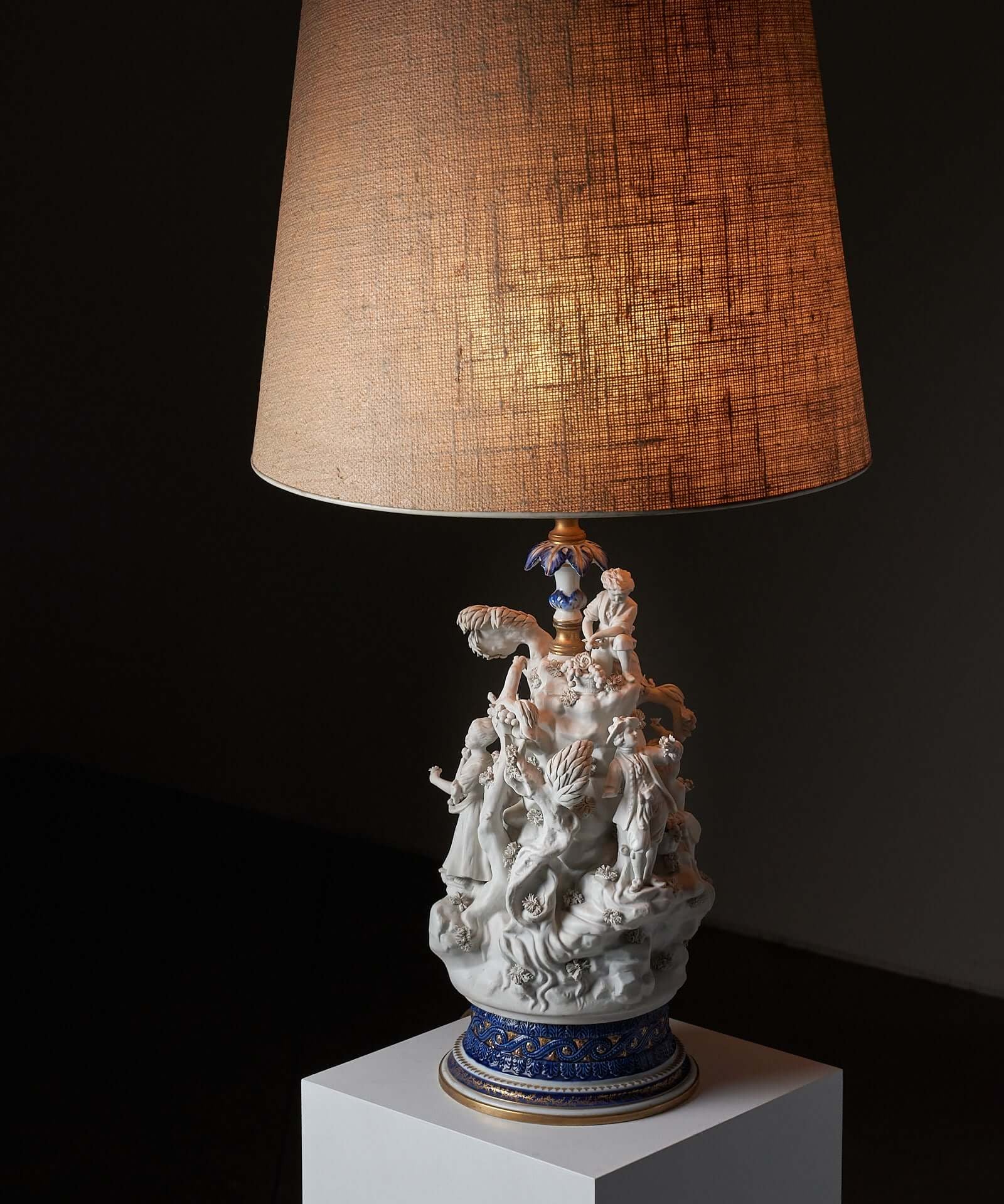 Sculpted_Table_Lamp,_Mangani,_Porcelain,_20th_Century,_Italy
