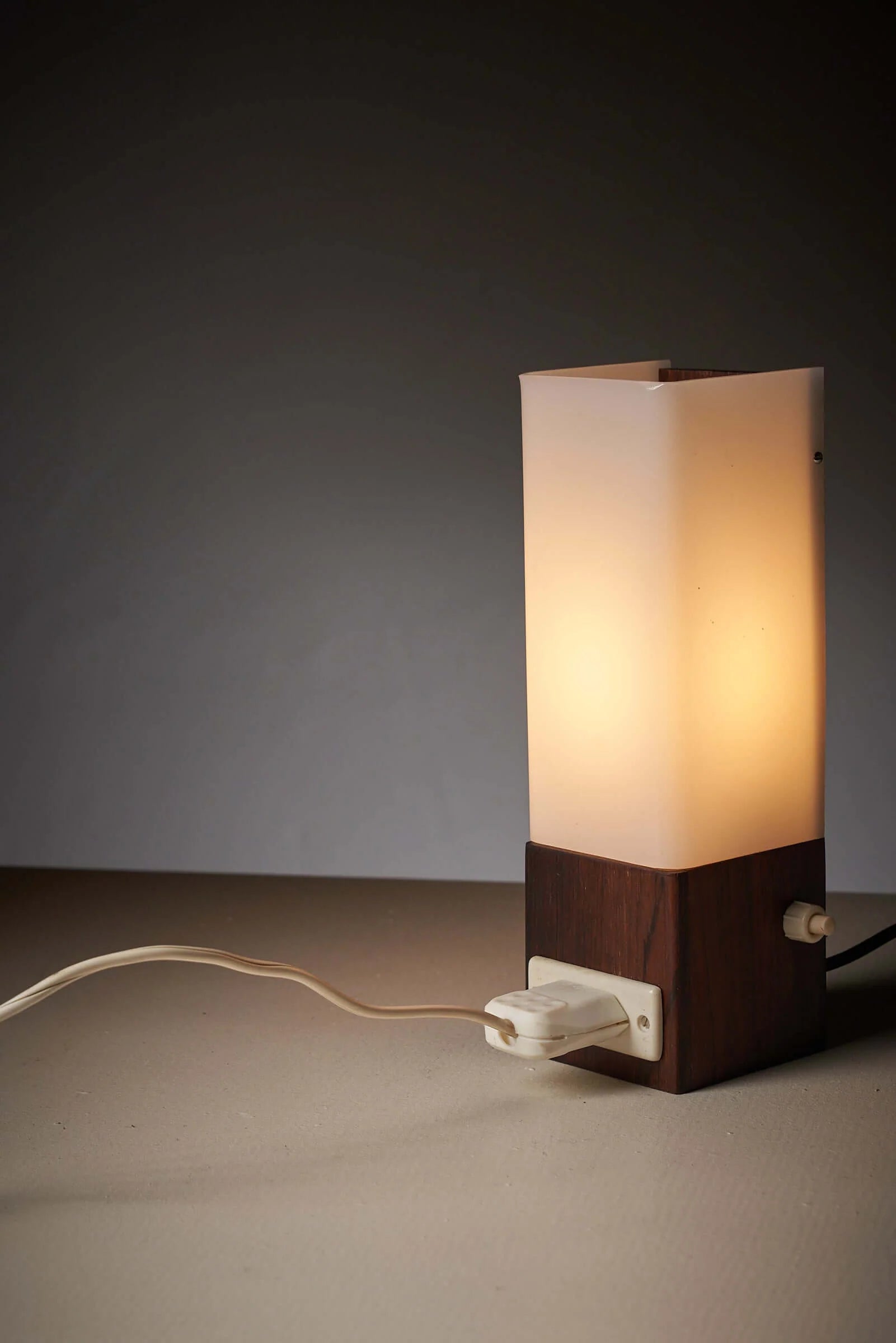 Table_Lamp,_Artiforte,_Rosewood,_1960s,_Netherlands