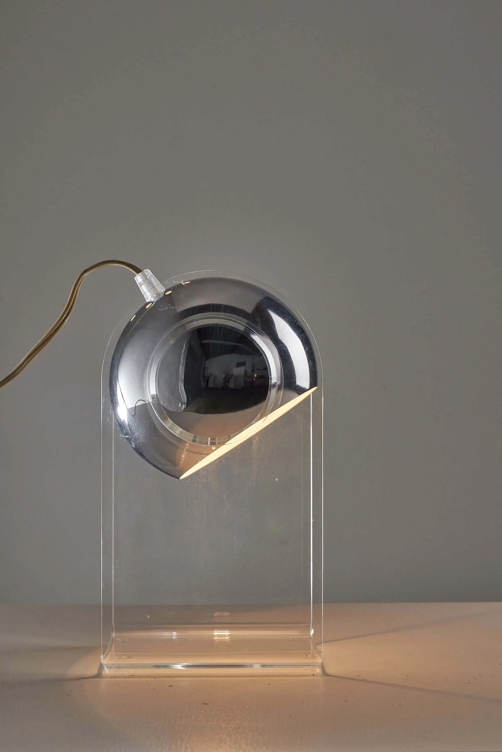 Sarfatti_Style_Table_Lamp,_Chrome_&_Plexiglass,_1980s