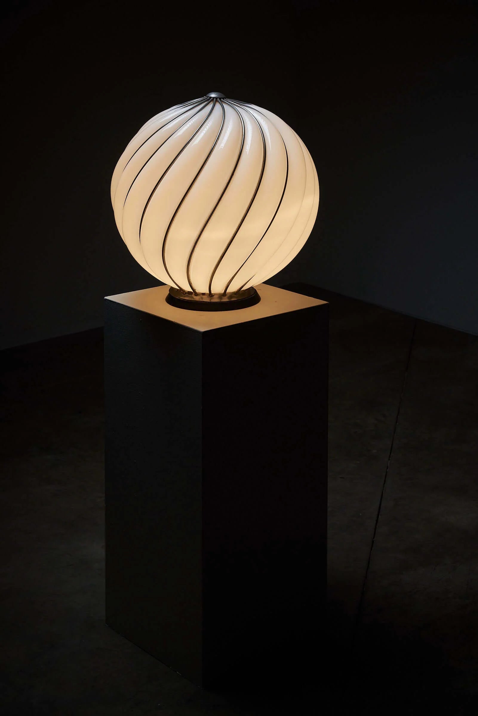 Spiral_Table_Lamp,_Adolf_Loos_for_VeArt,_Murano_Glass_&_Wood,_1960,_Italy