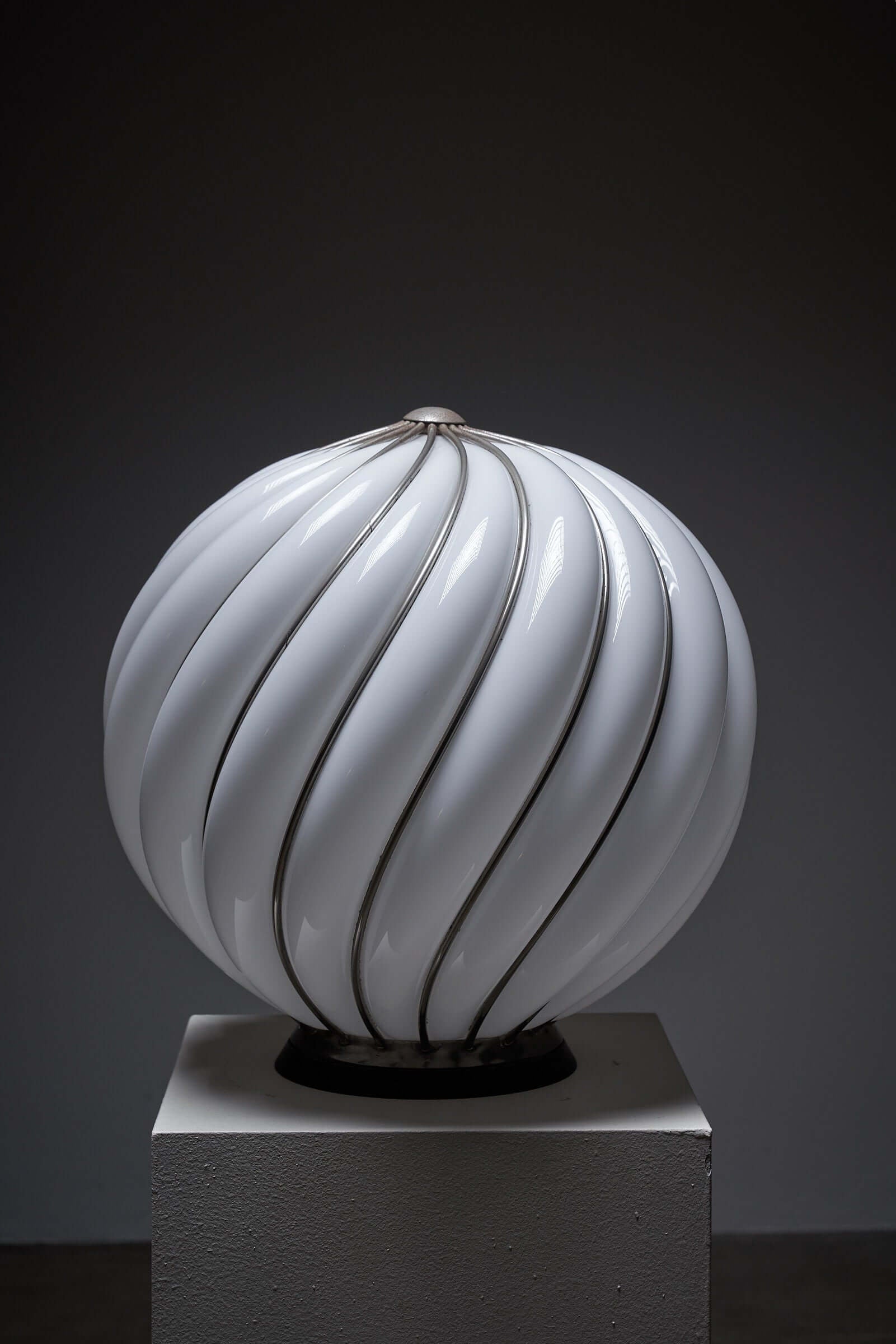 Spiral_Table_Lamp,_Adolf_Loos_for_VeArt,_Murano_Glass_&_Wood,_1960,_Italy