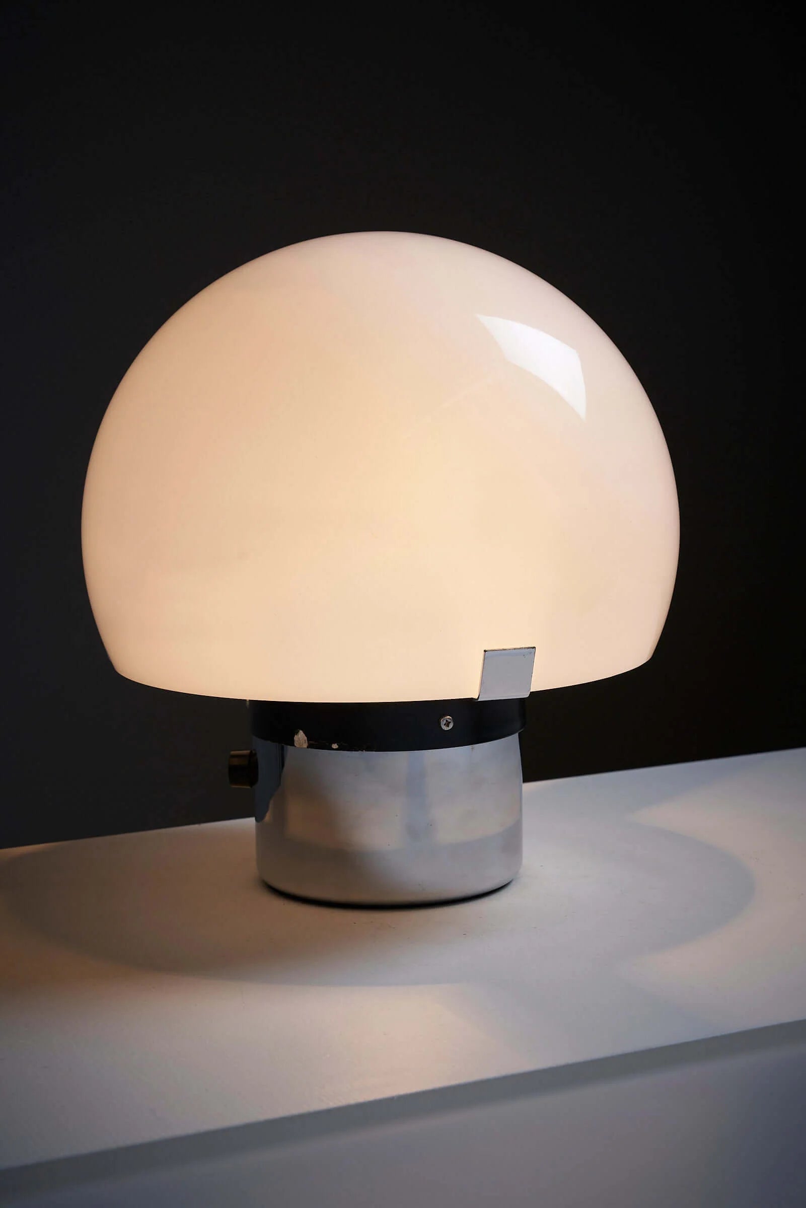 Cromado_4950_Table_Lamp,_Gaetano_Scolari_for_Metalarte,_Chrome_Metal,_1980s,_Spain