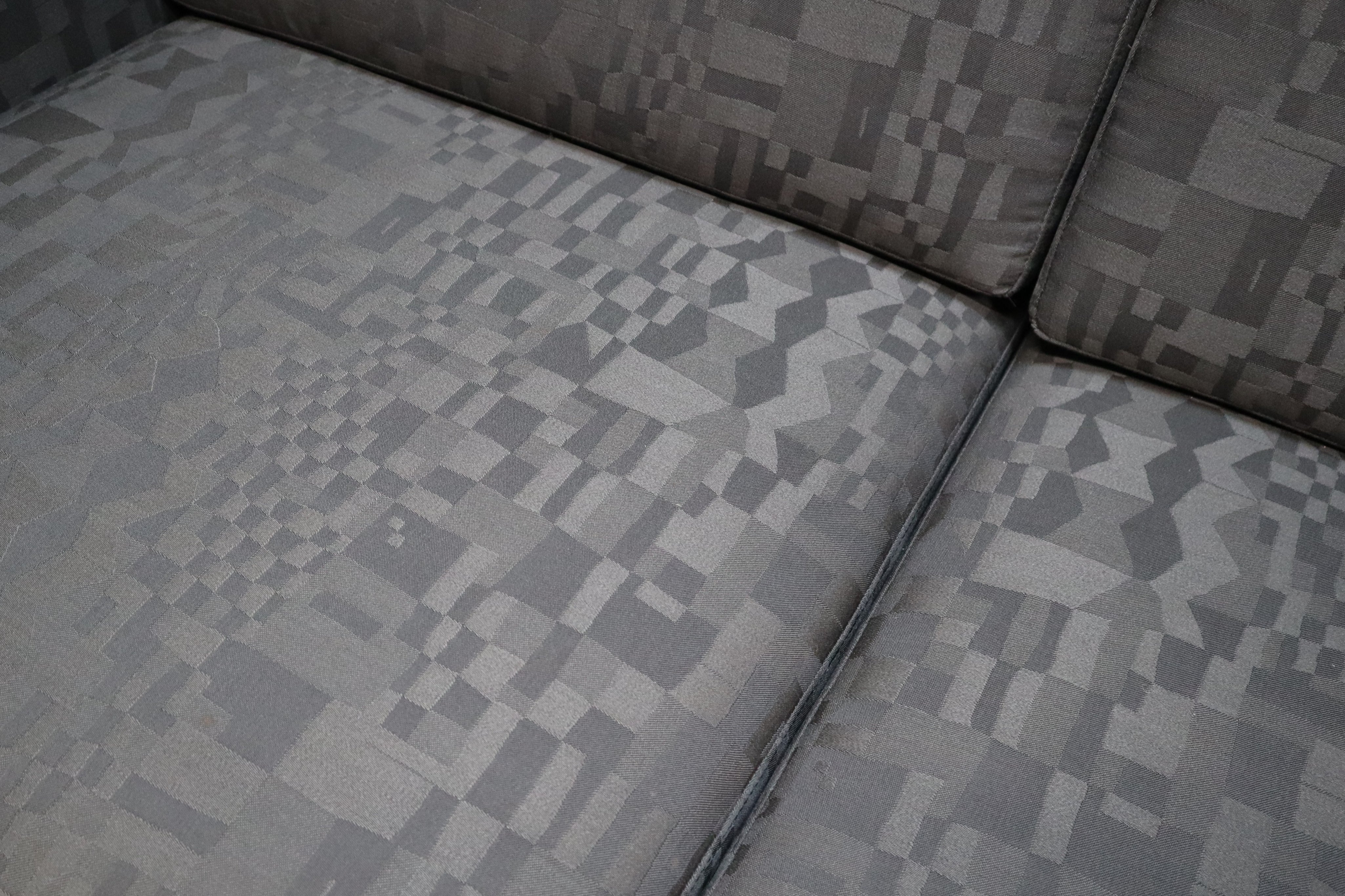 Model_442_3-seater_sofa_by_Pierre_Paulin_for_Artifort,_1962