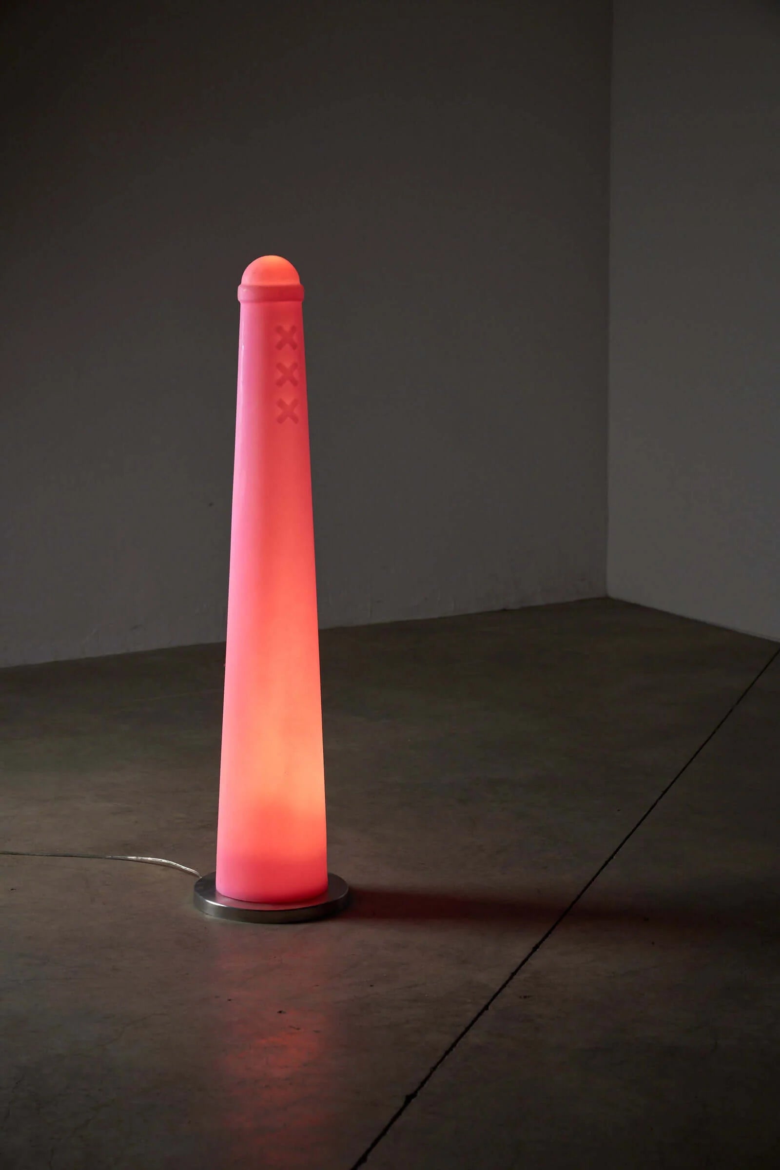 Amsterdamse_Pole_Floor_Lamp,_Bijenkorf,_Metal,_1990s,_Netherlands