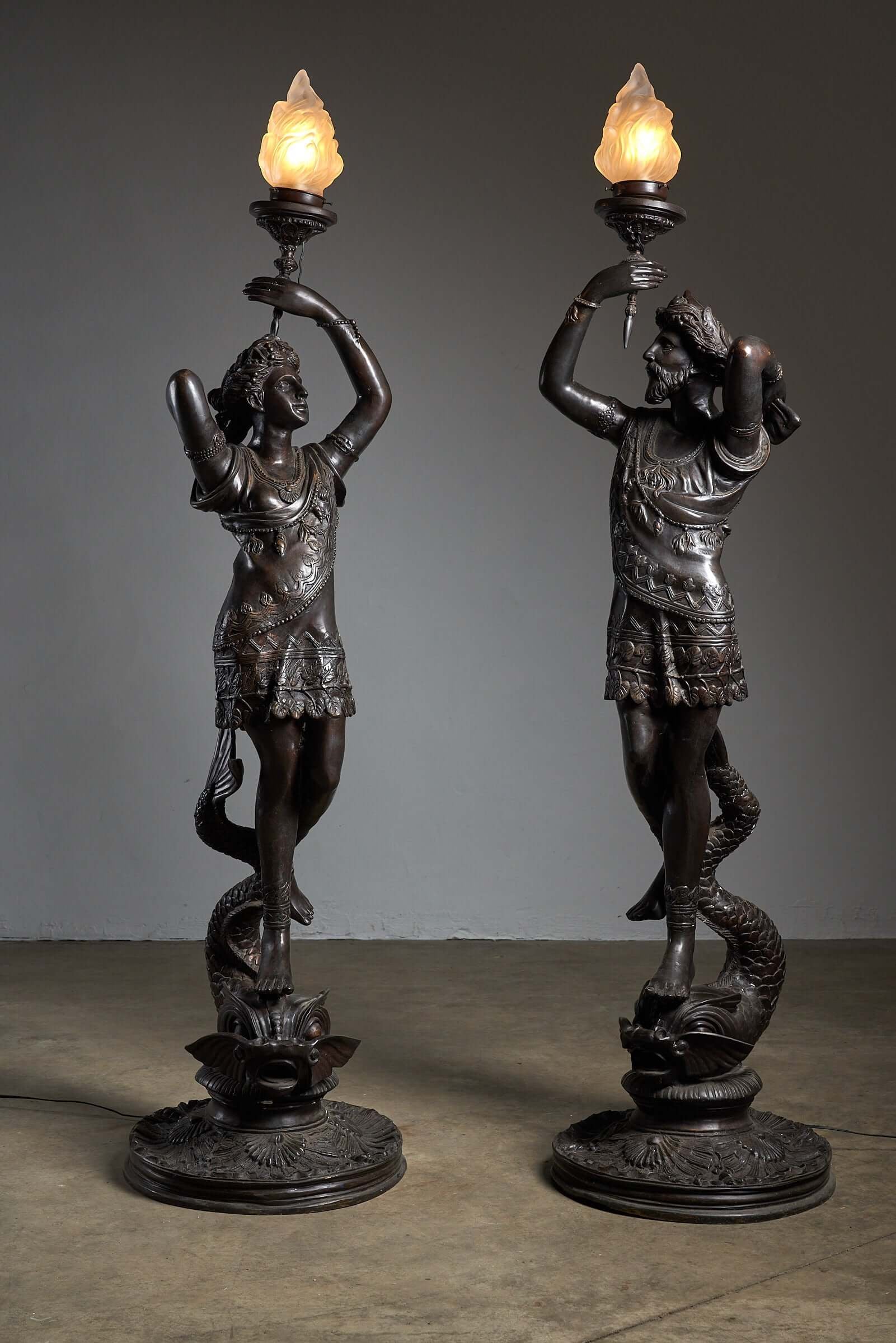 Set_of_2_Torchere_Figures_Floor_Lamps,_Bronze,_Early_20th_Century,_Italy