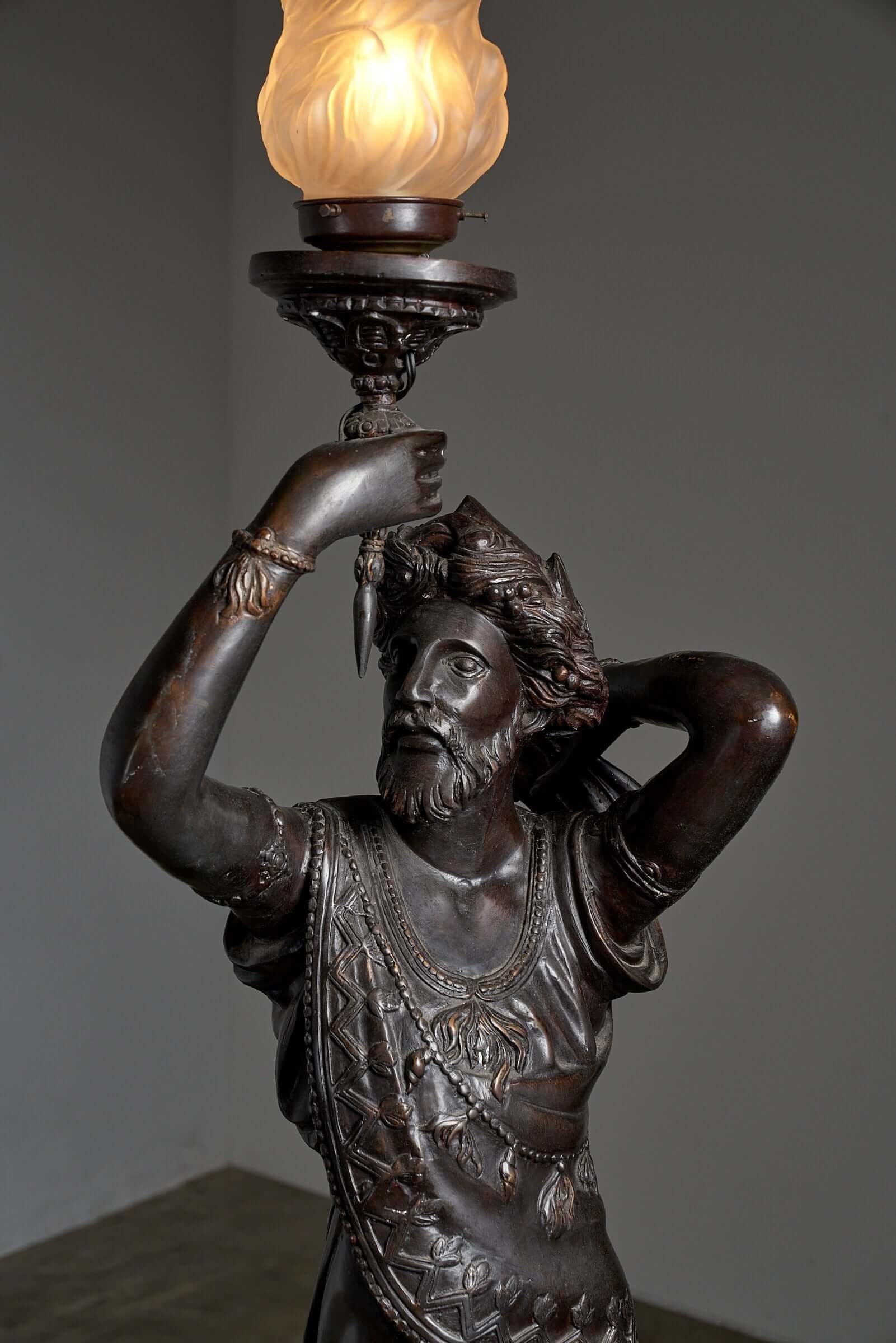 Set_of_2_Torchere_Figures_Floor_Lamps,_Bronze,_Early_20th_Century,_Italy