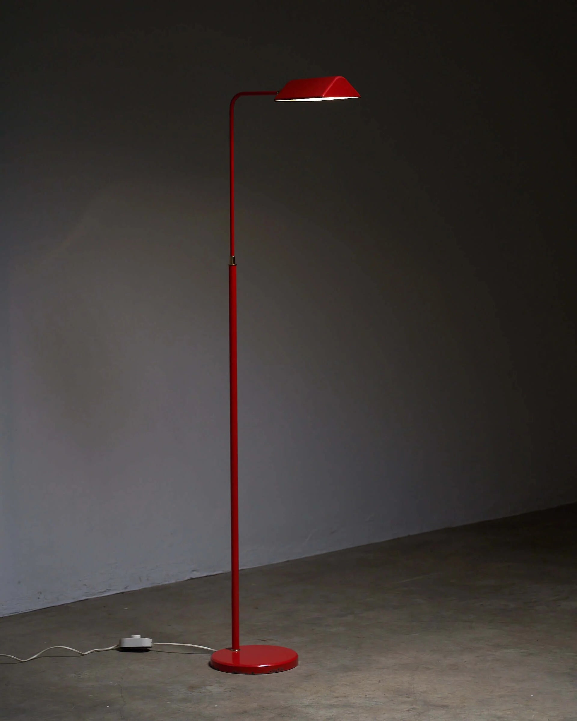 Red_Floor_Lamp,_by_S.A._Boulanger,_Metal,_1970s,_Belgium