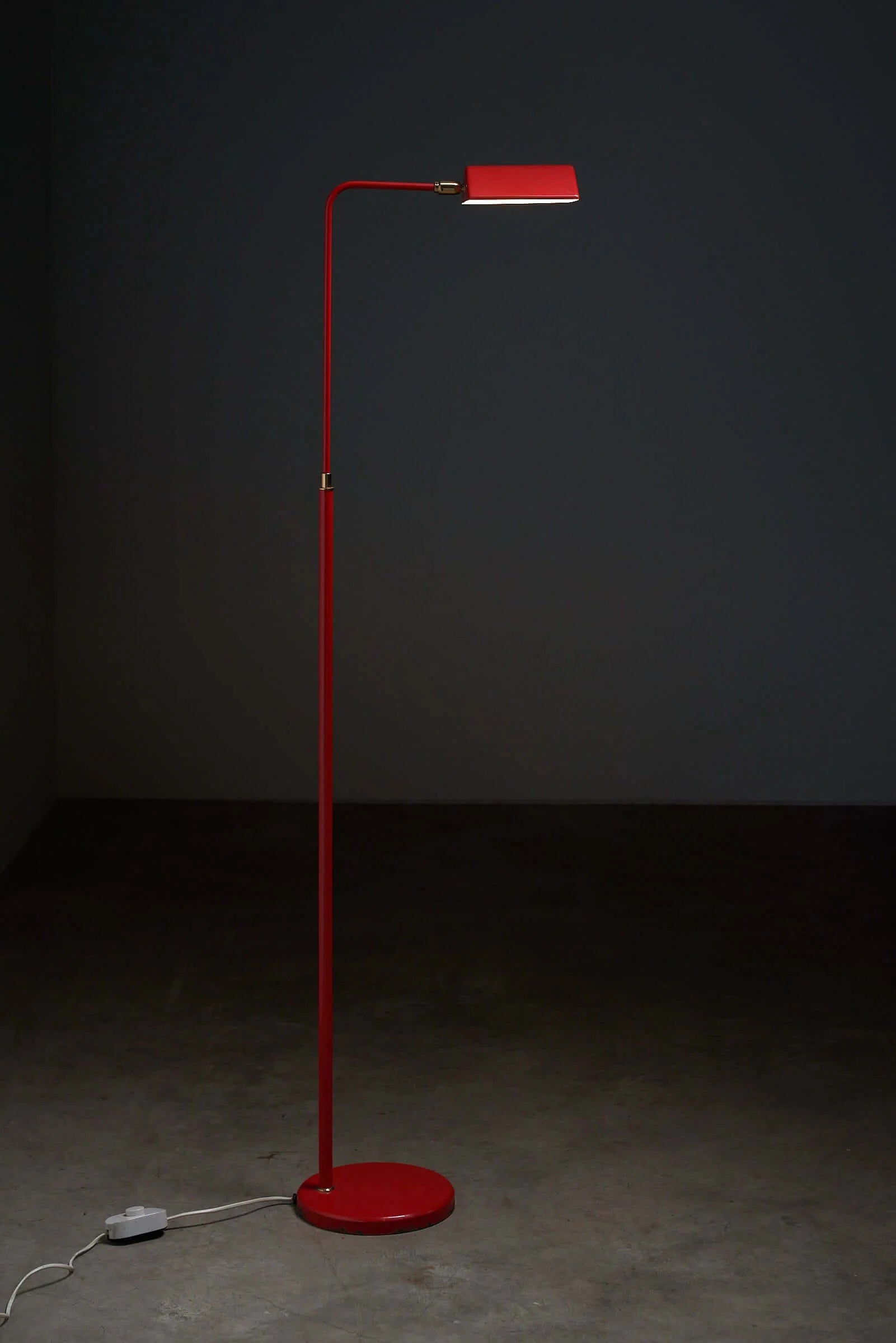 Red_Floor_Lamp,_by_S.A._Boulanger,_Metal,_1970s,_Belgium