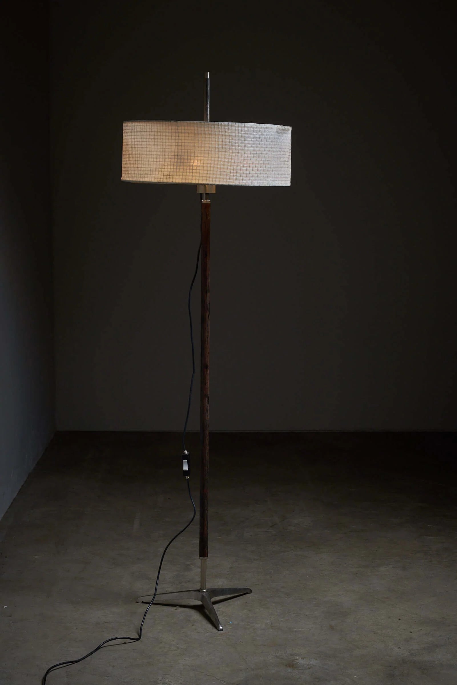 Tripod_Floor_Lamp,_Artiforte,_Rosewood_Veneer,_1950s,_Netherlands