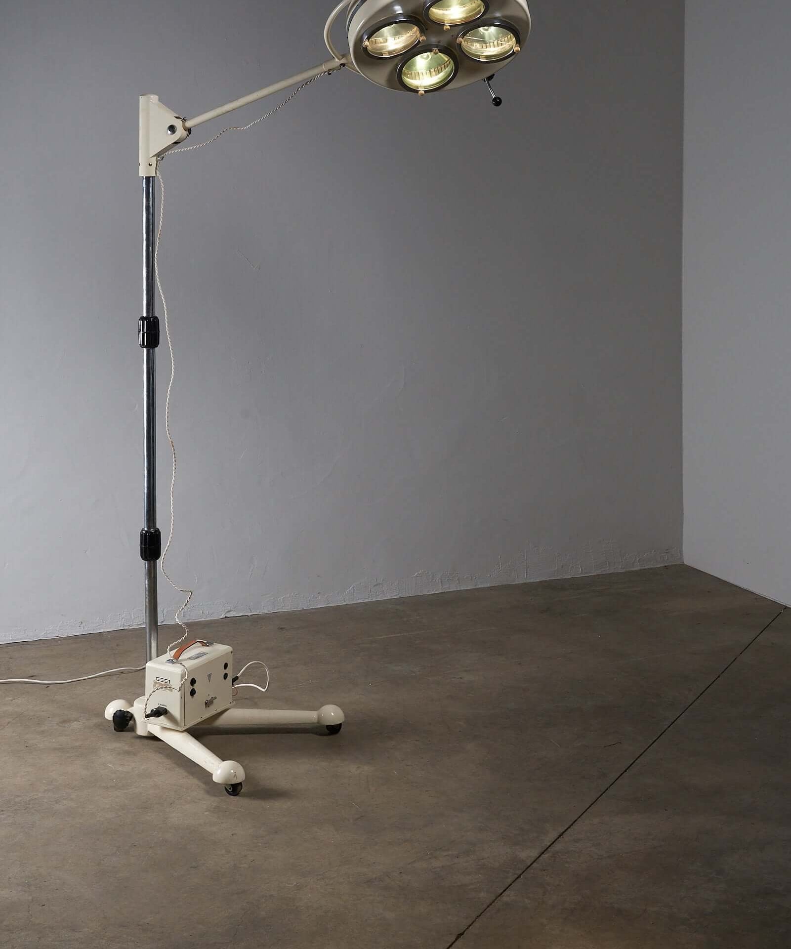 Medical_Floor_Lamp,_Metal_Frame,_1950s,_Europe