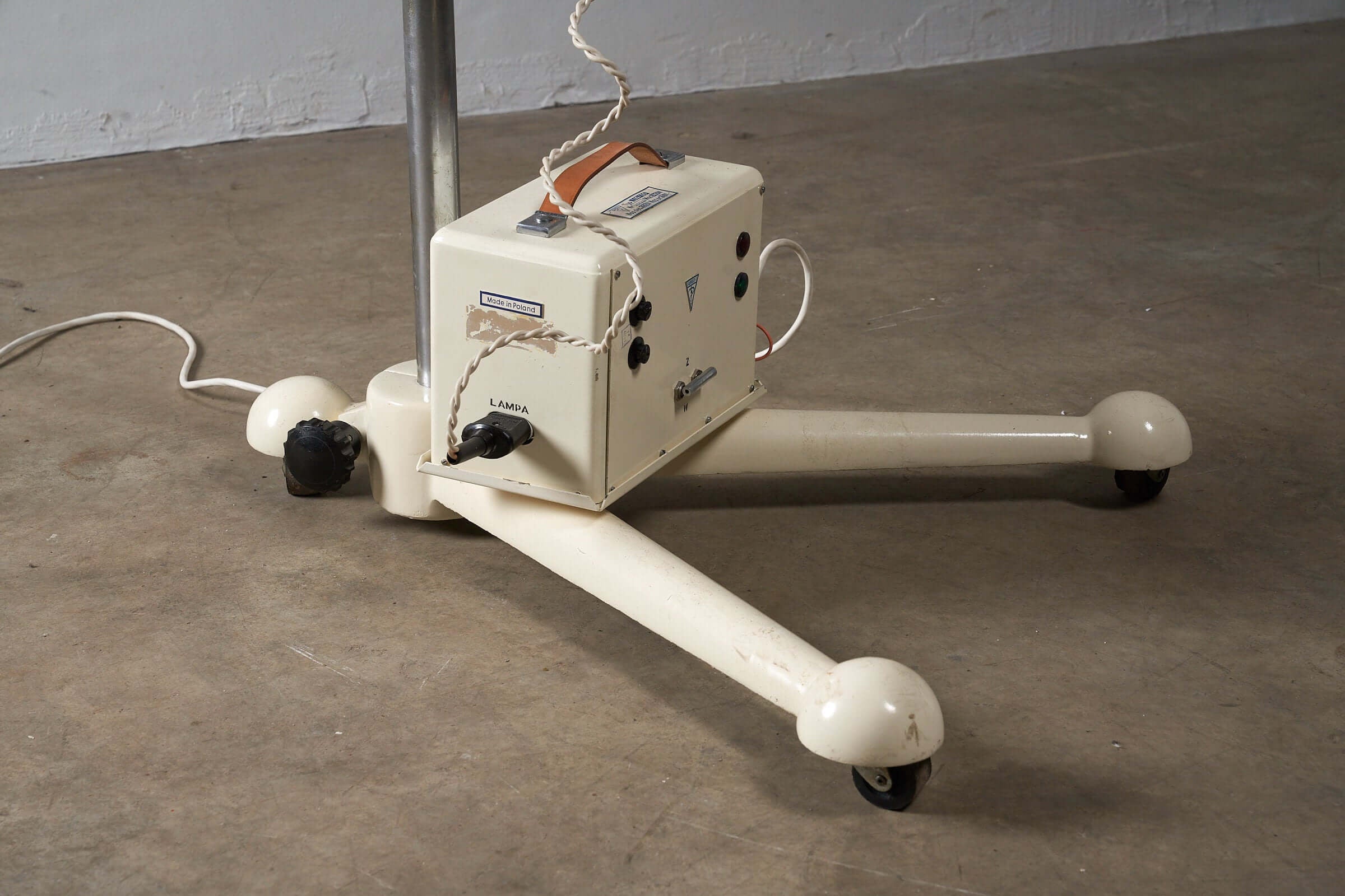 Medical_Floor_Lamp,_Metal_Frame,_1950s,_Europe