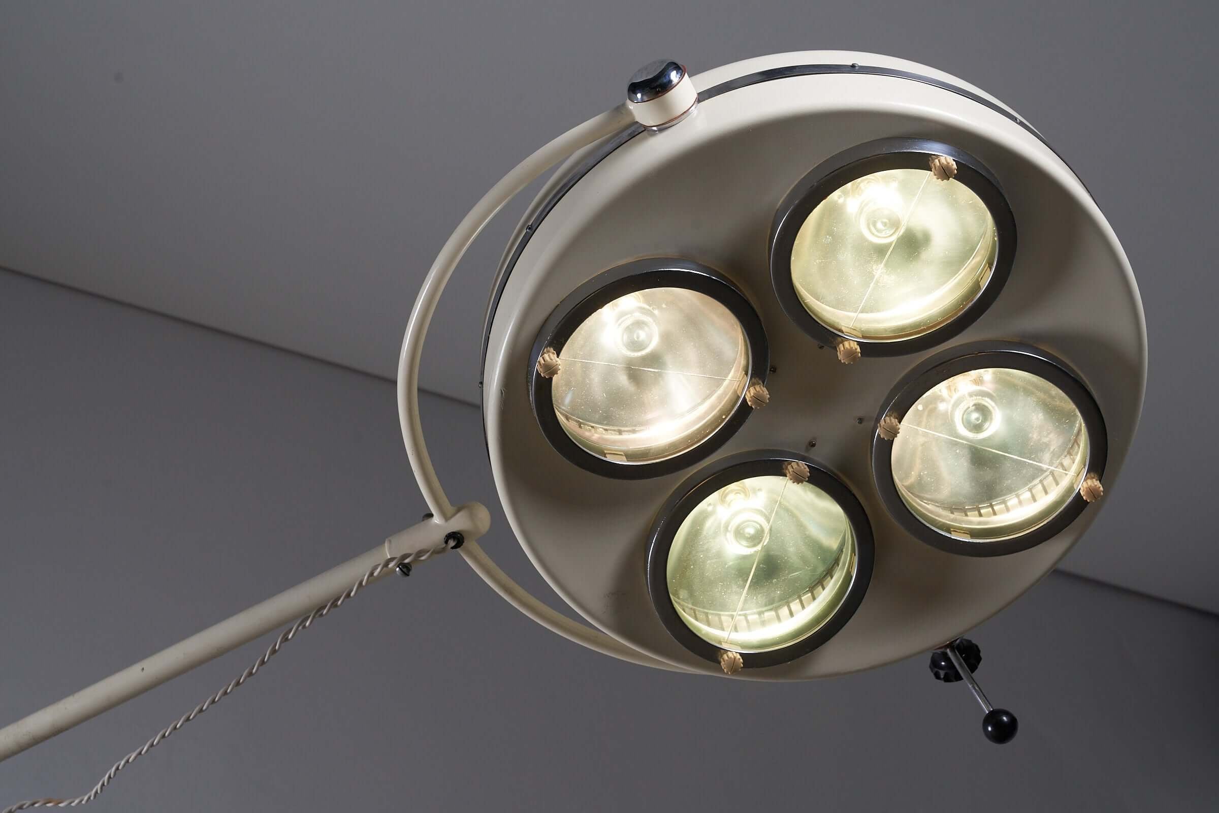 Medical_Floor_Lamp,_Metal_Frame,_1950s,_Europe