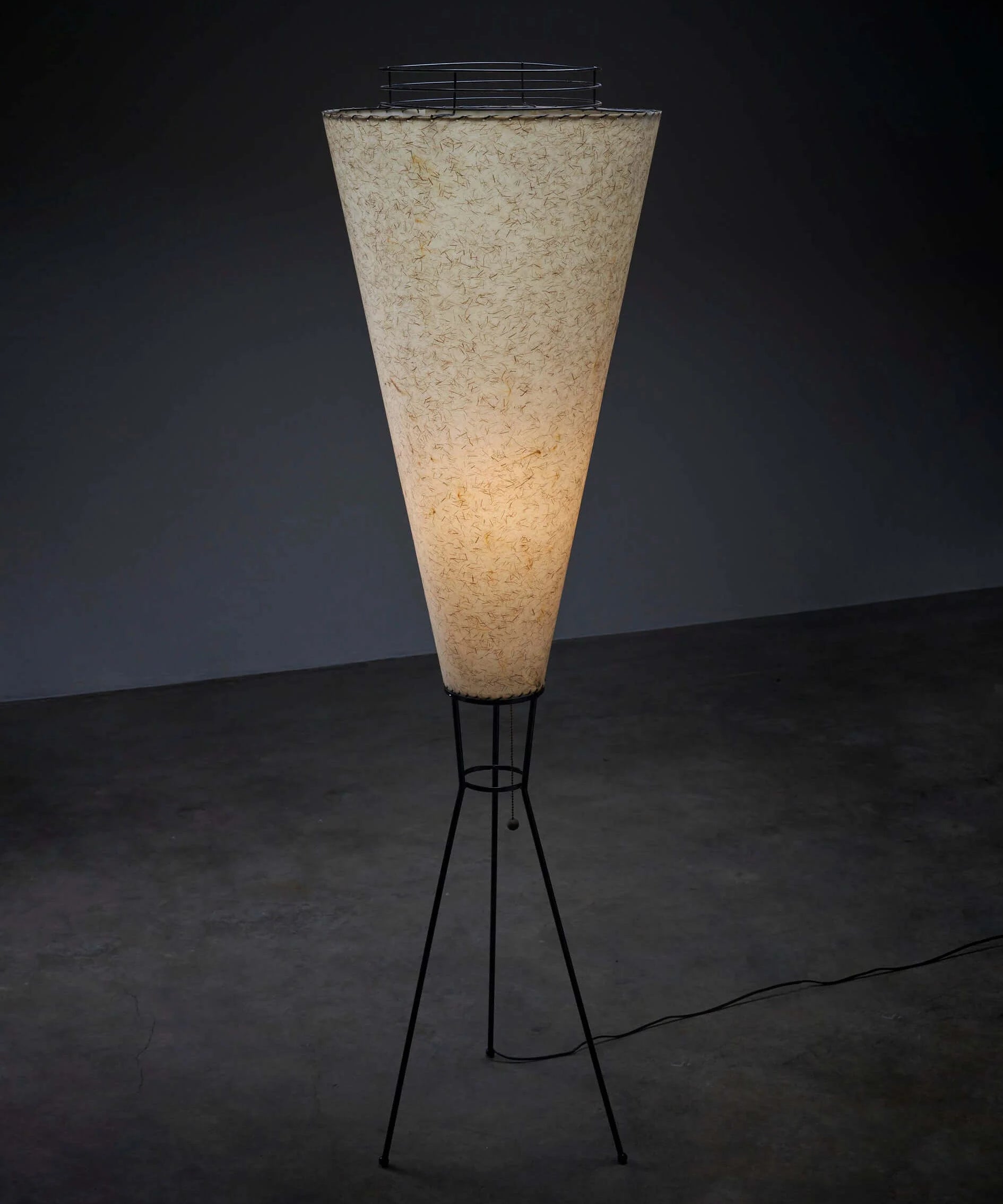 Tripod_Cone_Floor_Lamp,_Archaic_Smile_Inc,_Metal,_2000s,_USA