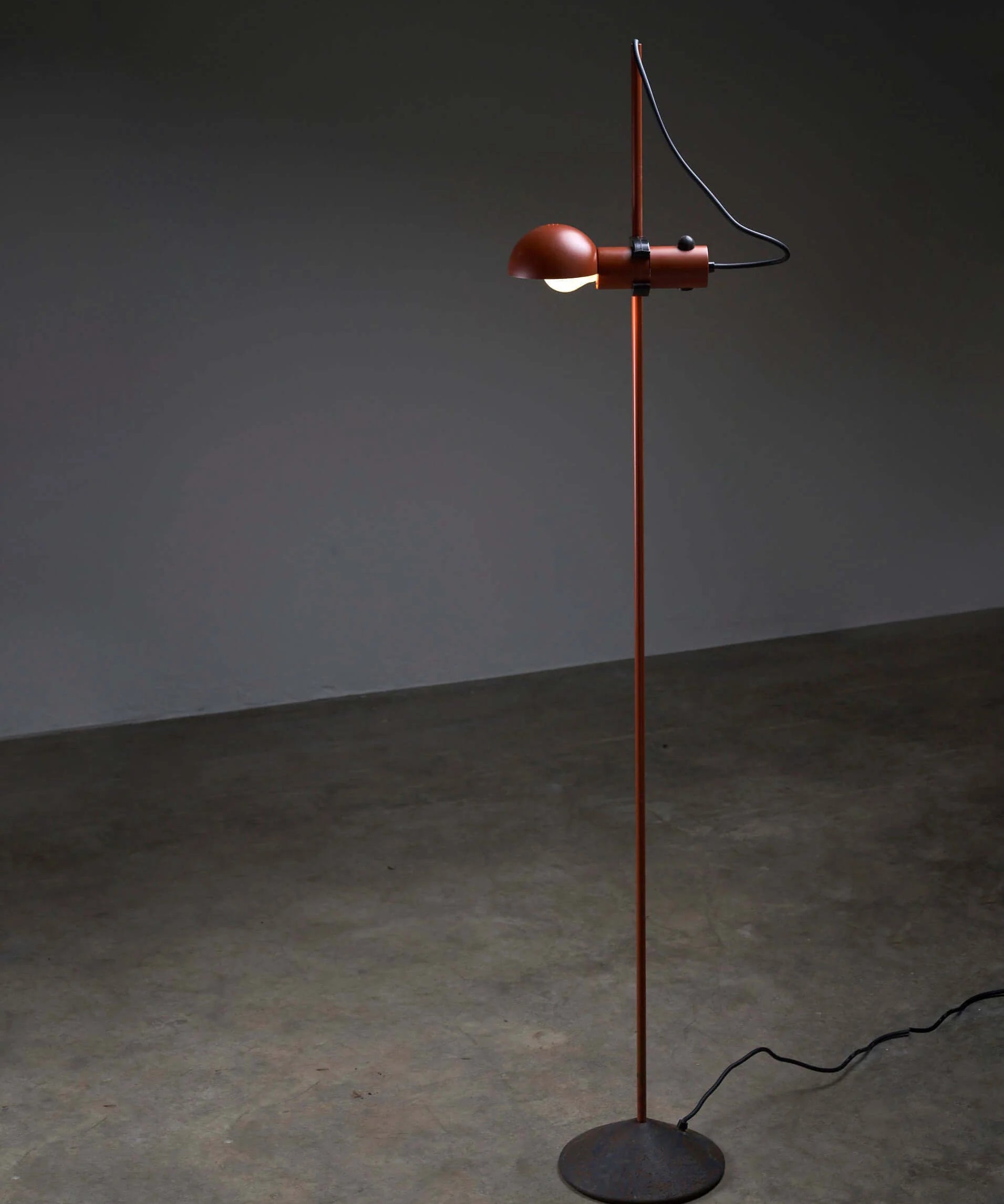 Dark_Red_Floor_Lamp,_Barbieri_&_Marianelli_for_Tronconi,_Steel,_1970s,_Italy