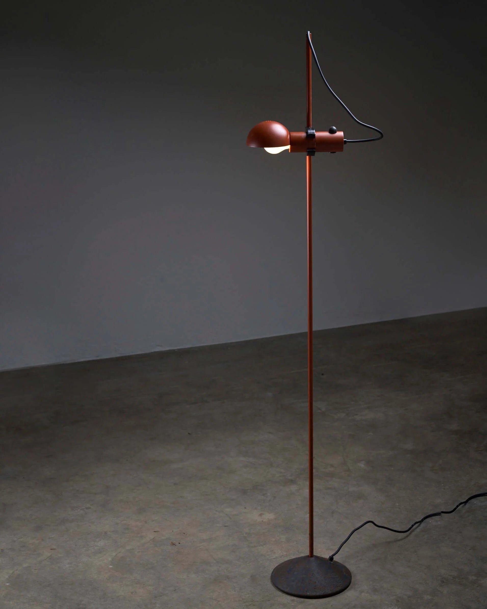 Dark_Red_Floor_Lamp,_Barbieri_&_Marianelli_for_Tronconi,_Steel,_1970s,_Italy