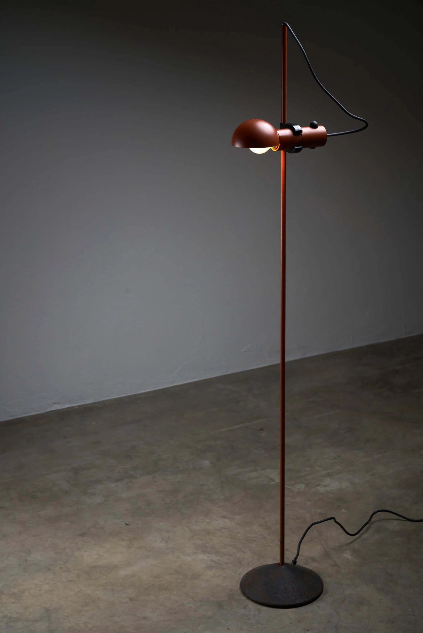 Dark_Red_Floor_Lamp,_Barbieri_&_Marianelli_for_Tronconi,_Steel,_1970s,_Italy