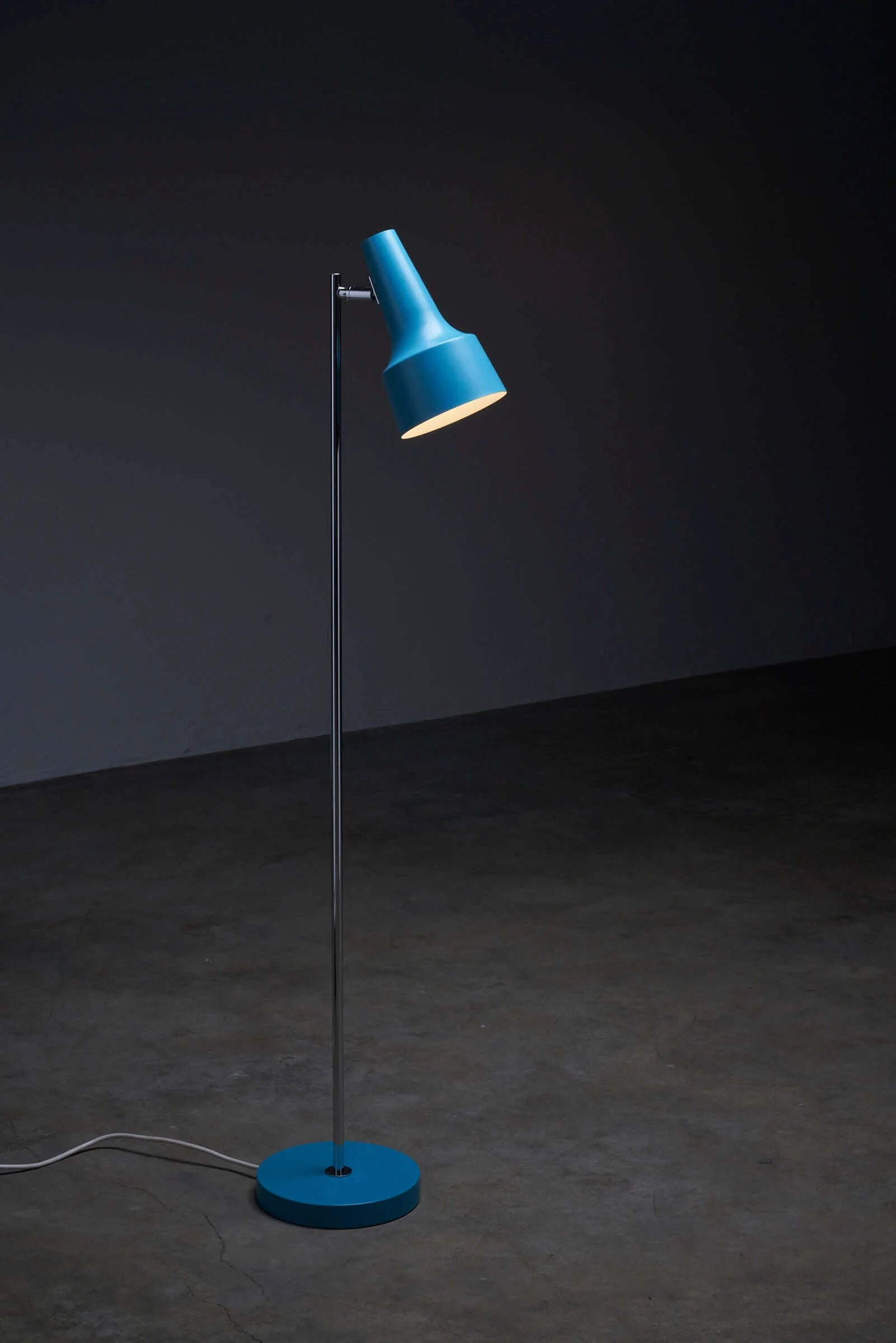 Turquoise_Directional_Floor_Lamp,_Cosack,_Chrome_&_Steel,_1970s