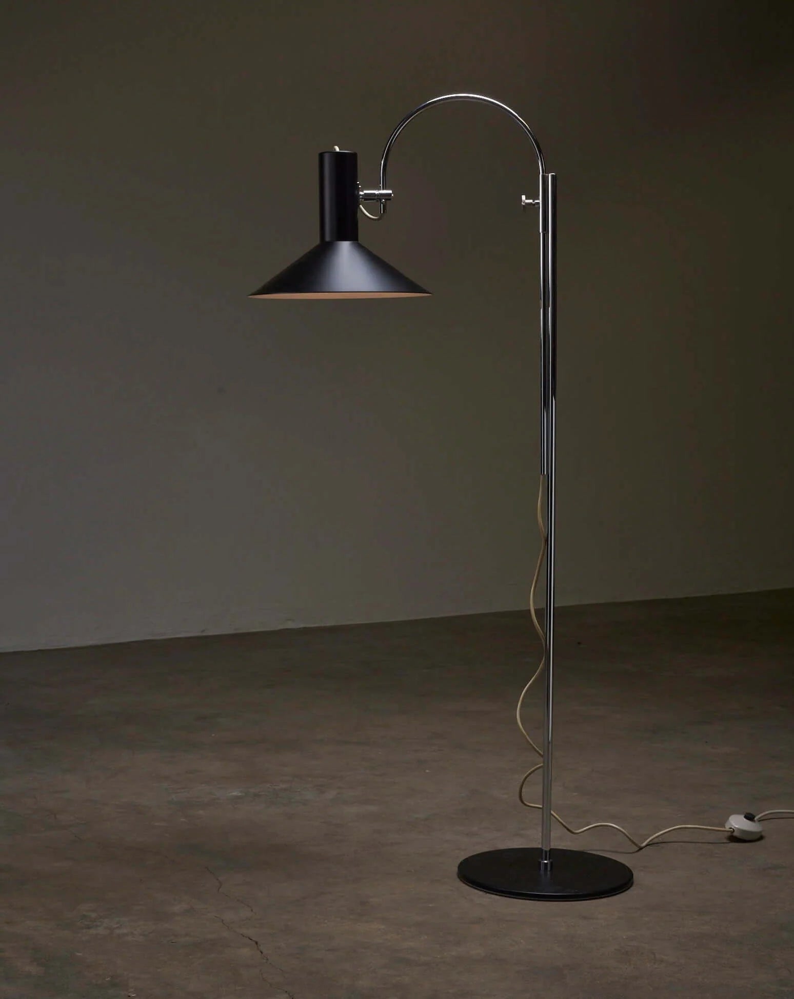 “Formel”_Floor_Lamp,_Hans_Due_for_Fog_&_Mørup,_Metal,_1970s,_Denmark