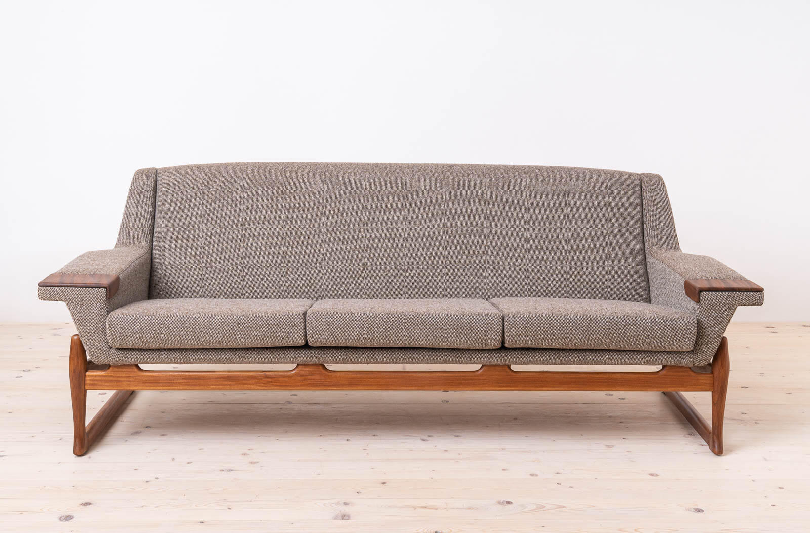 Johannes_Andersen_Sofa_Excellent_for_AB_Trensums_Fåtöljfabrik,_Reupholstered_in_KVADRAT