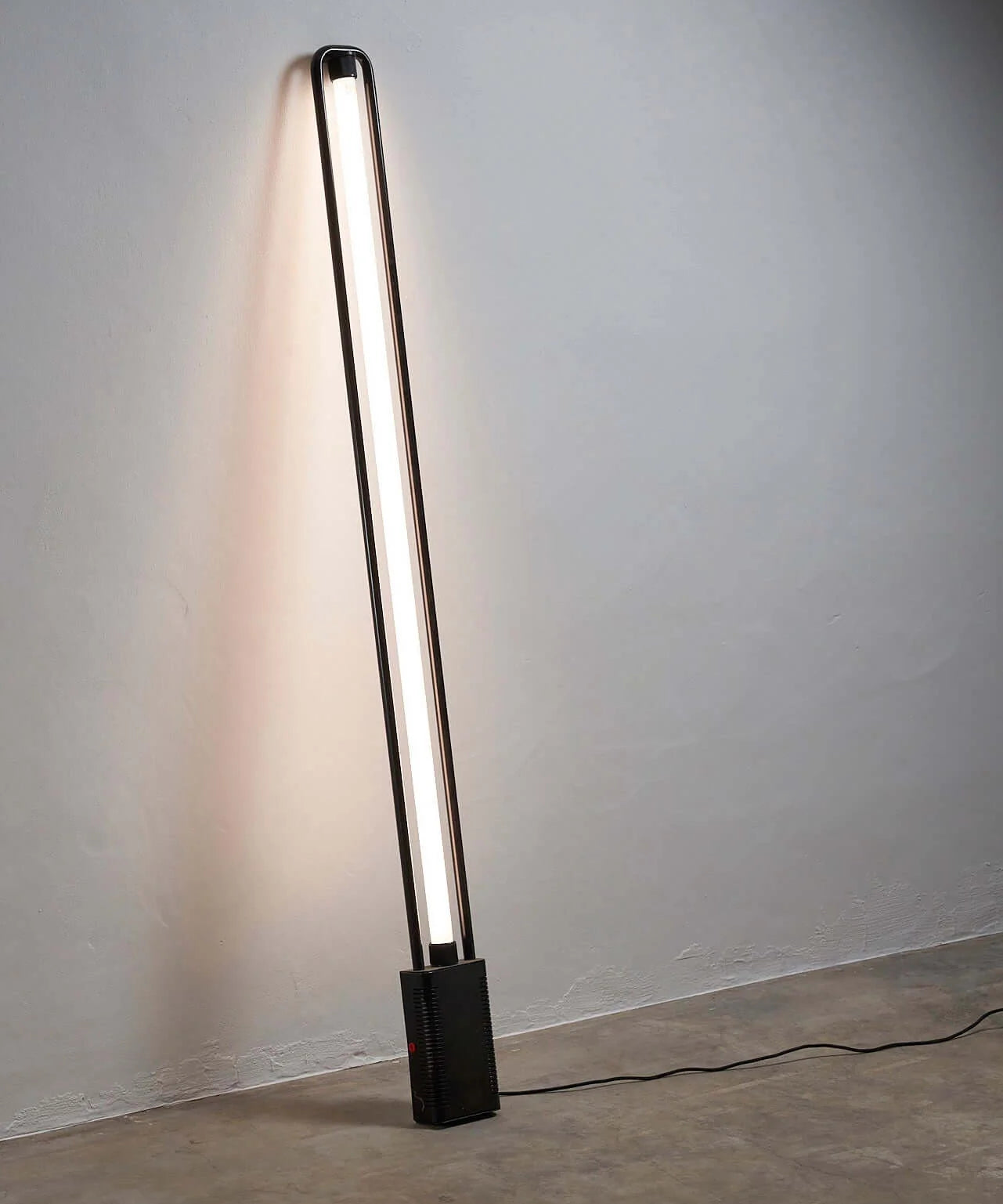 “UNO”_Floor_Lamp,_by_Zerbetto,_Black_Metal,_1980s,_Italy