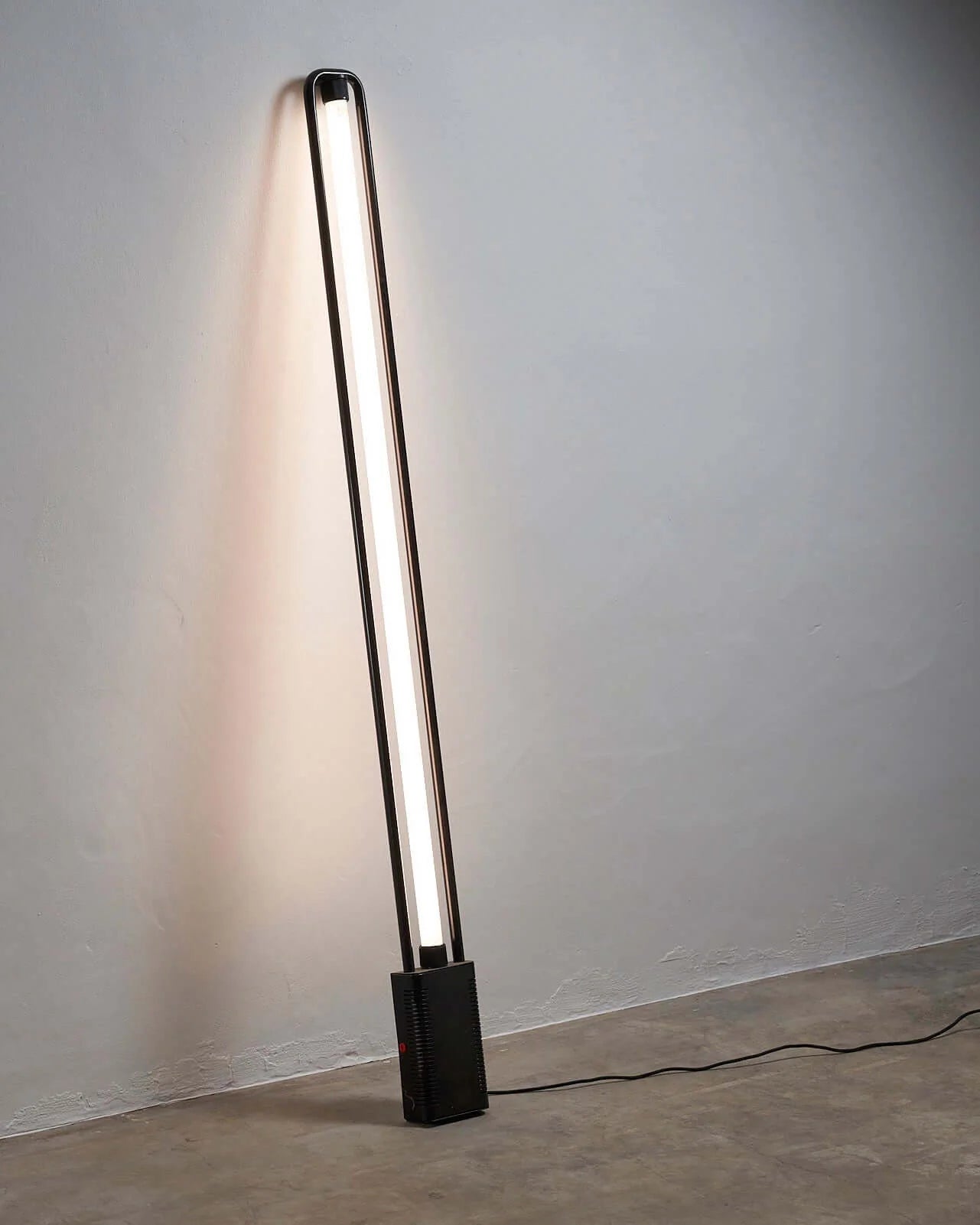 “UNO”_Floor_Lamp,_by_Zerbetto,_Black_Metal,_1980s,_Italy