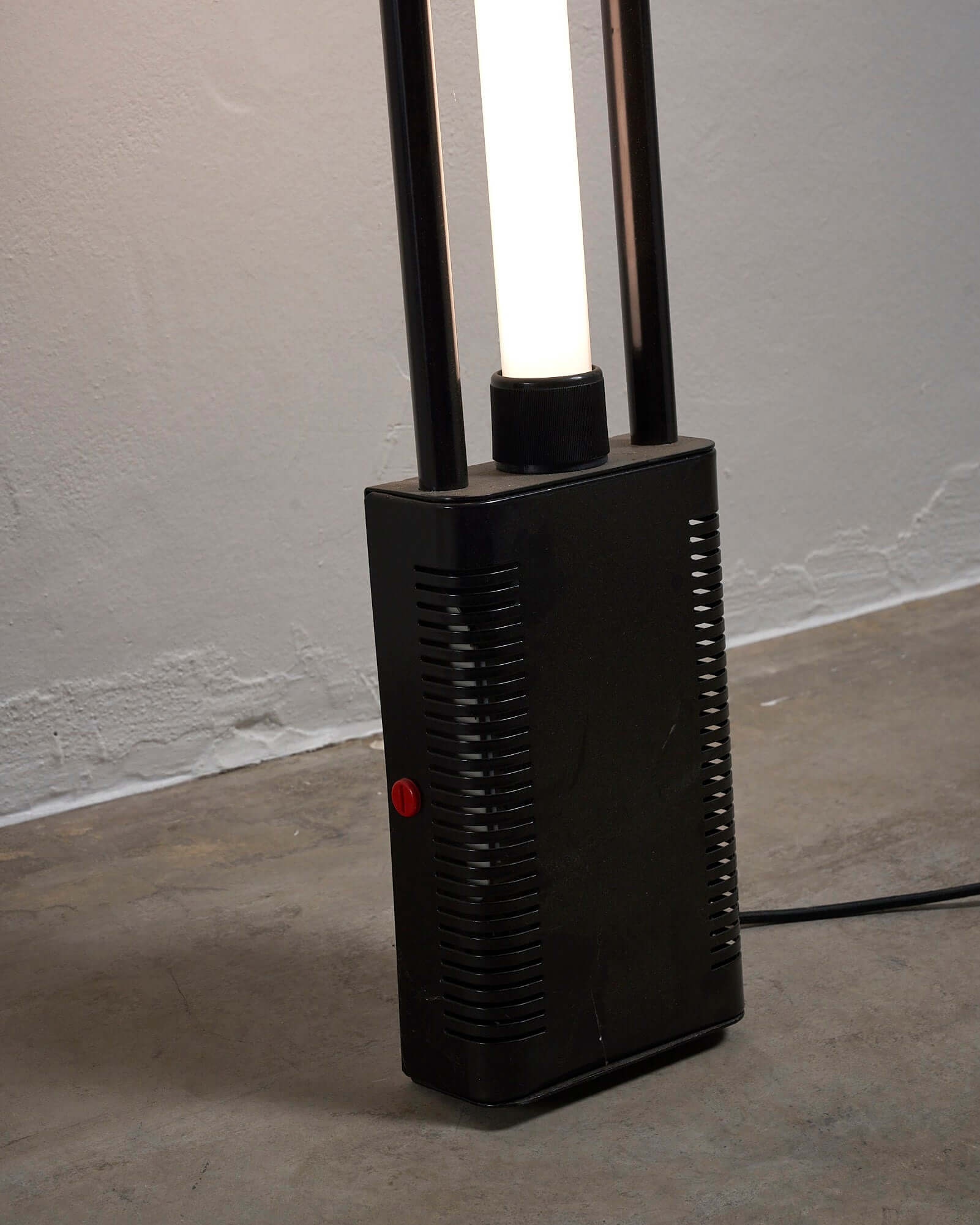 “UNO”_Floor_Lamp,_by_Zerbetto,_Black_Metal,_1980s,_Italy