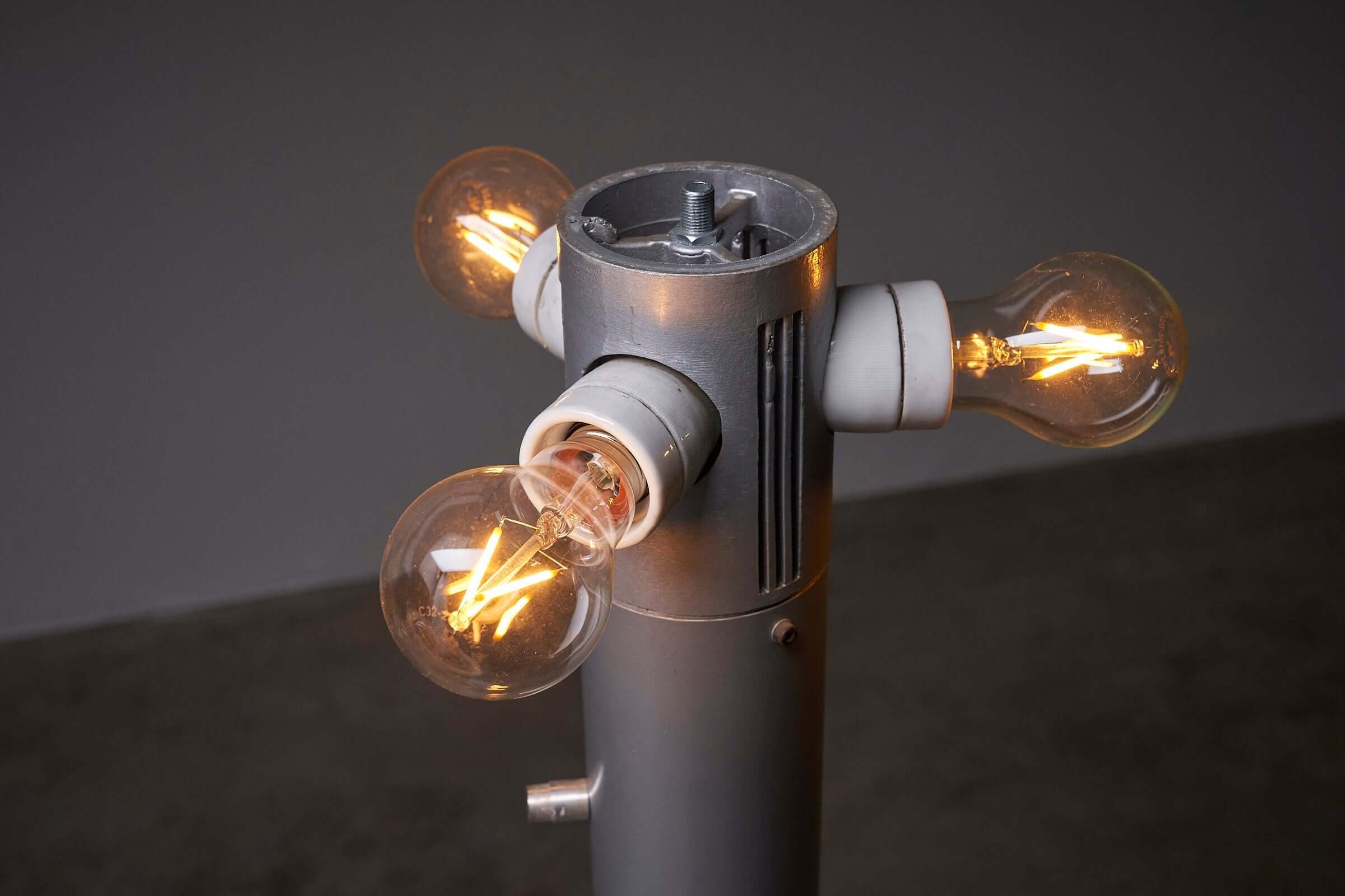Portable_Floor_Lamp,_by_Enrique_Franch_for_Metalarte,_Lacquered_Metal_&_Plexi,_Spain
