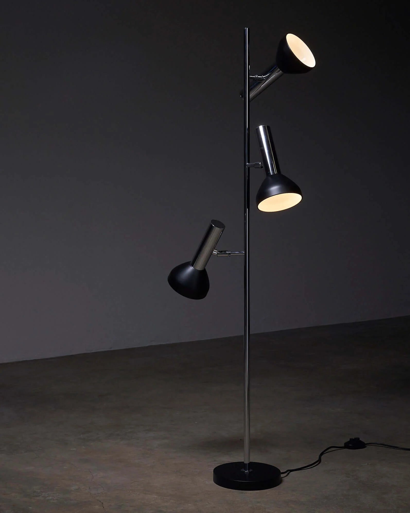 Floor_Lamp_With_Directional_Spots,_Cosack,_Chromed_Steel,_1970,_Germany