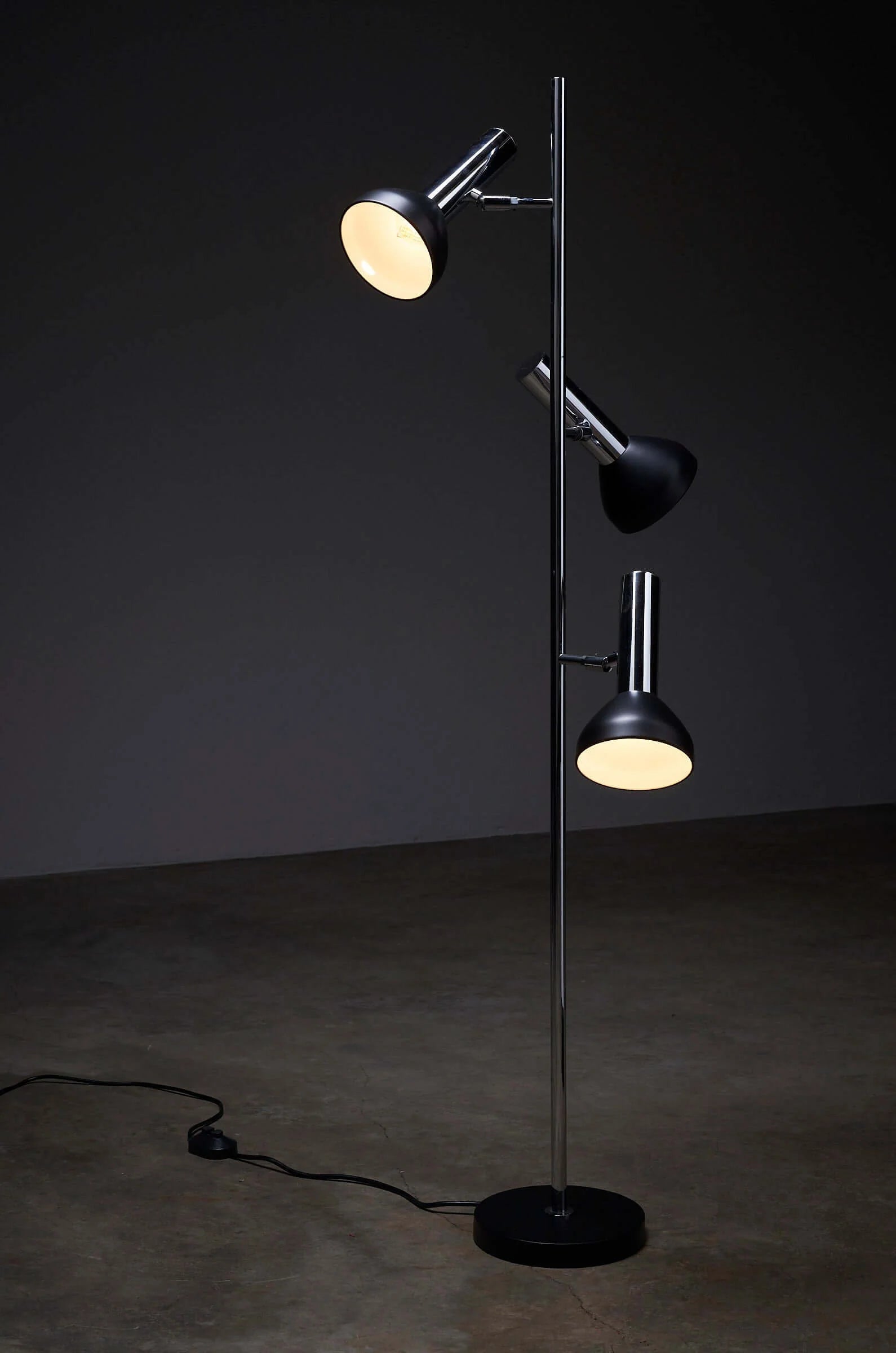 Floor_Lamp_With_Directional_Spots,_Cosack,_Chromed_Steel,_1970,_Germany