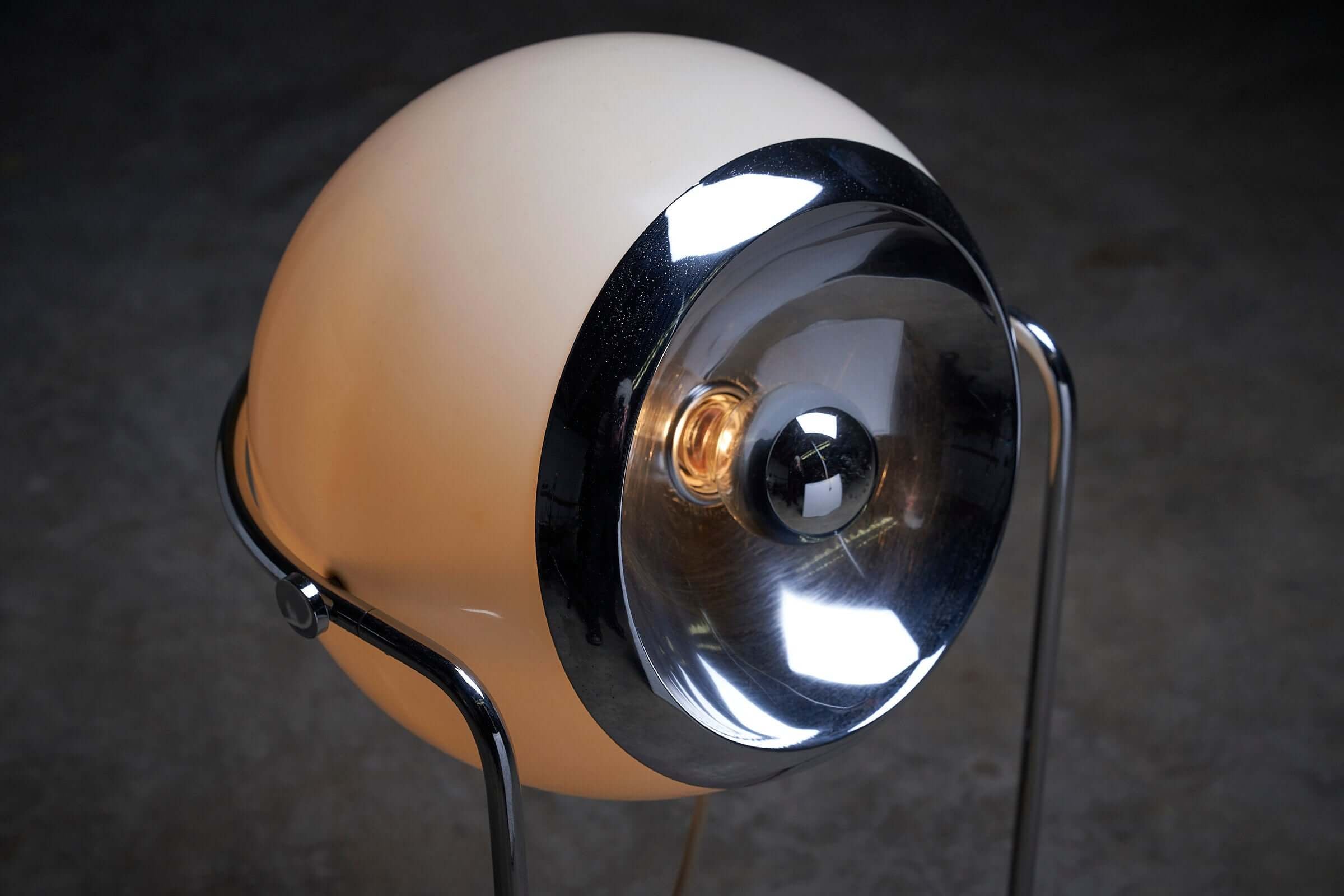 Sphere_Floor_Lamp,_Cosack,_Steel_&_Plexi_Diffuser,_Germany