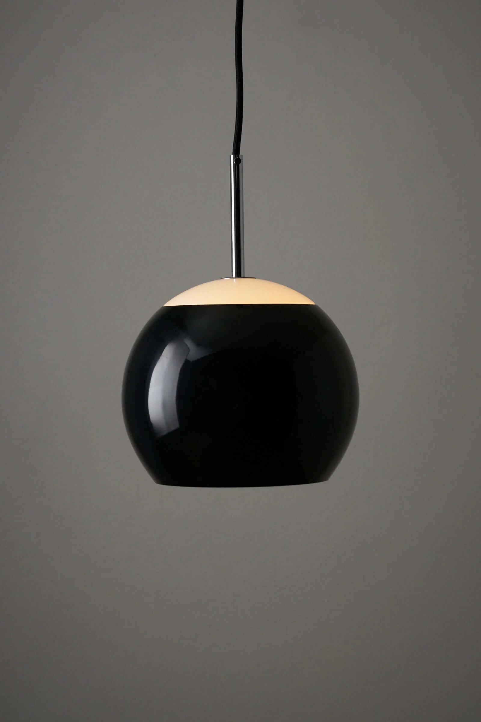 Black_Sphere_Pendant_Lamp,_Cosack,_Plexiglass,_1970s,_Germany